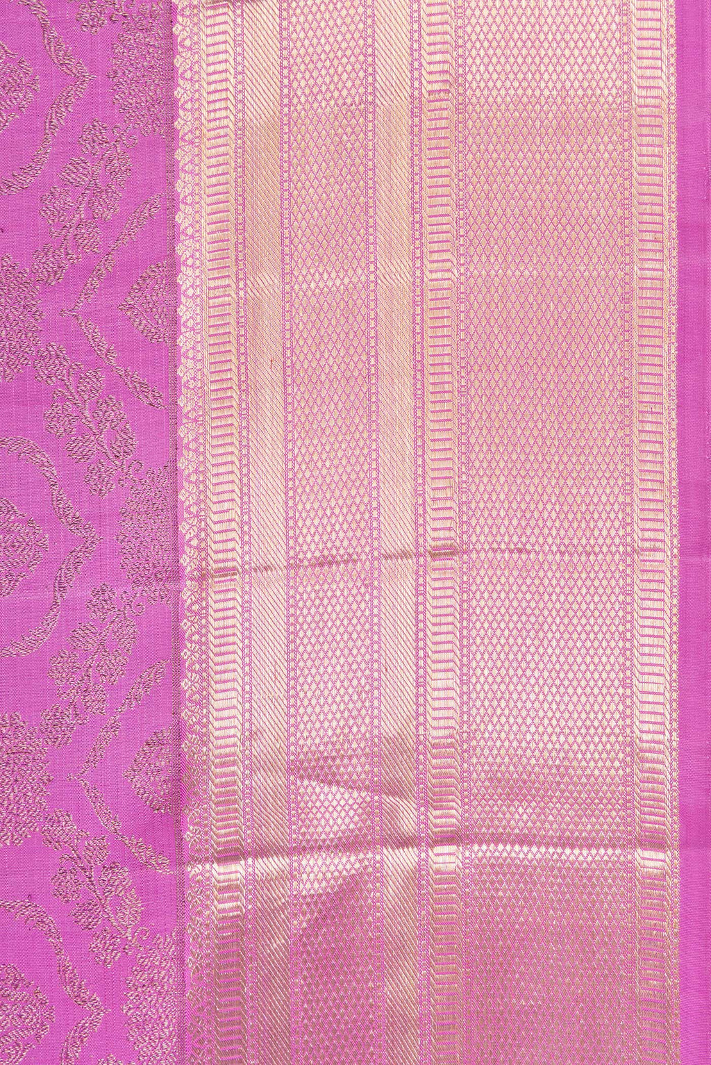 Border image of Lavender Dual Tone Kanchipuram Silk Saree with Zari Brocade on the body and Zari Border. 
