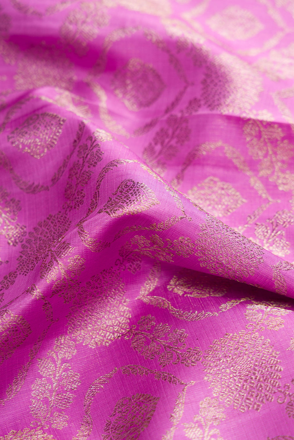 Close up of Lavender Dual Tone Kanchipuram Silk Saree with Zari Brocade on the body and Zari Border.  displaying folds