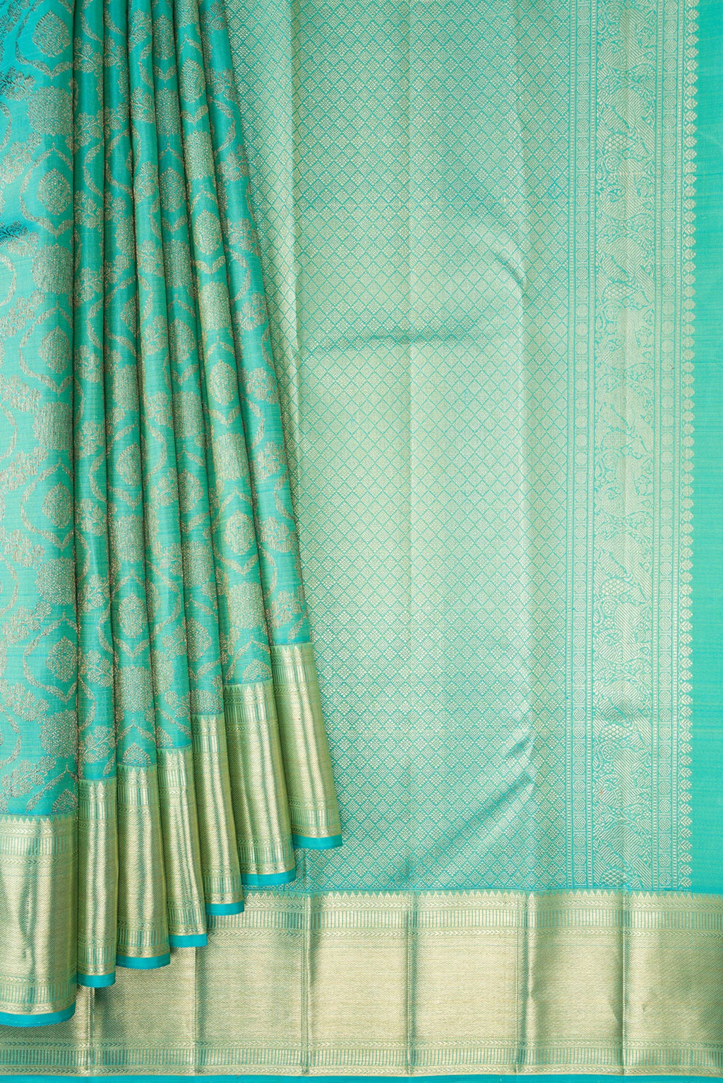 Pleats and pallu of Sky Blue Dual Tone Kanchipuram Silk Saree with Zari Brocade on the body and Zari Border. 