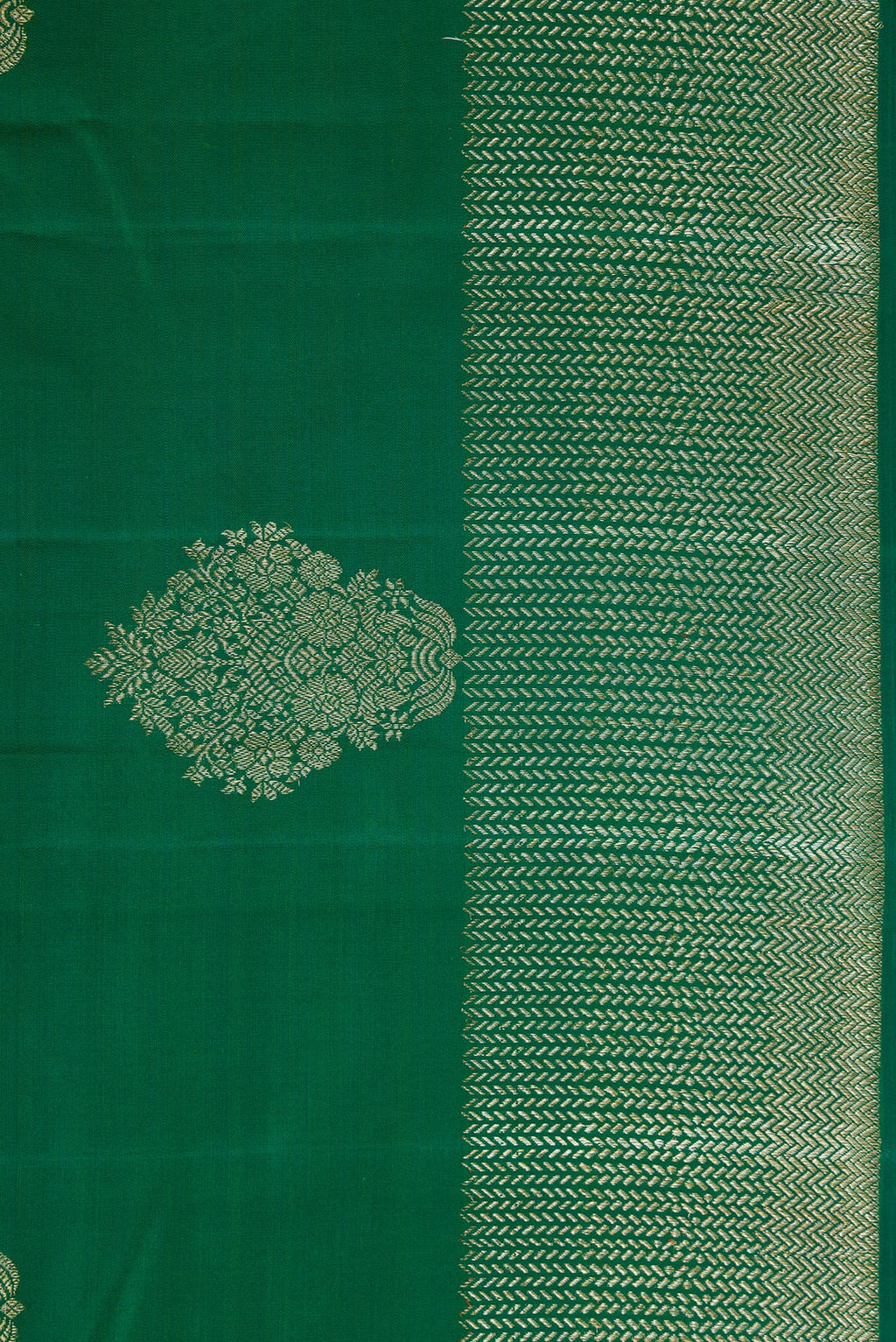 Border image of Bottle Green Dual Tone Kanjivaram Silk Saree with Zari Butta on the body and Zari Border. 