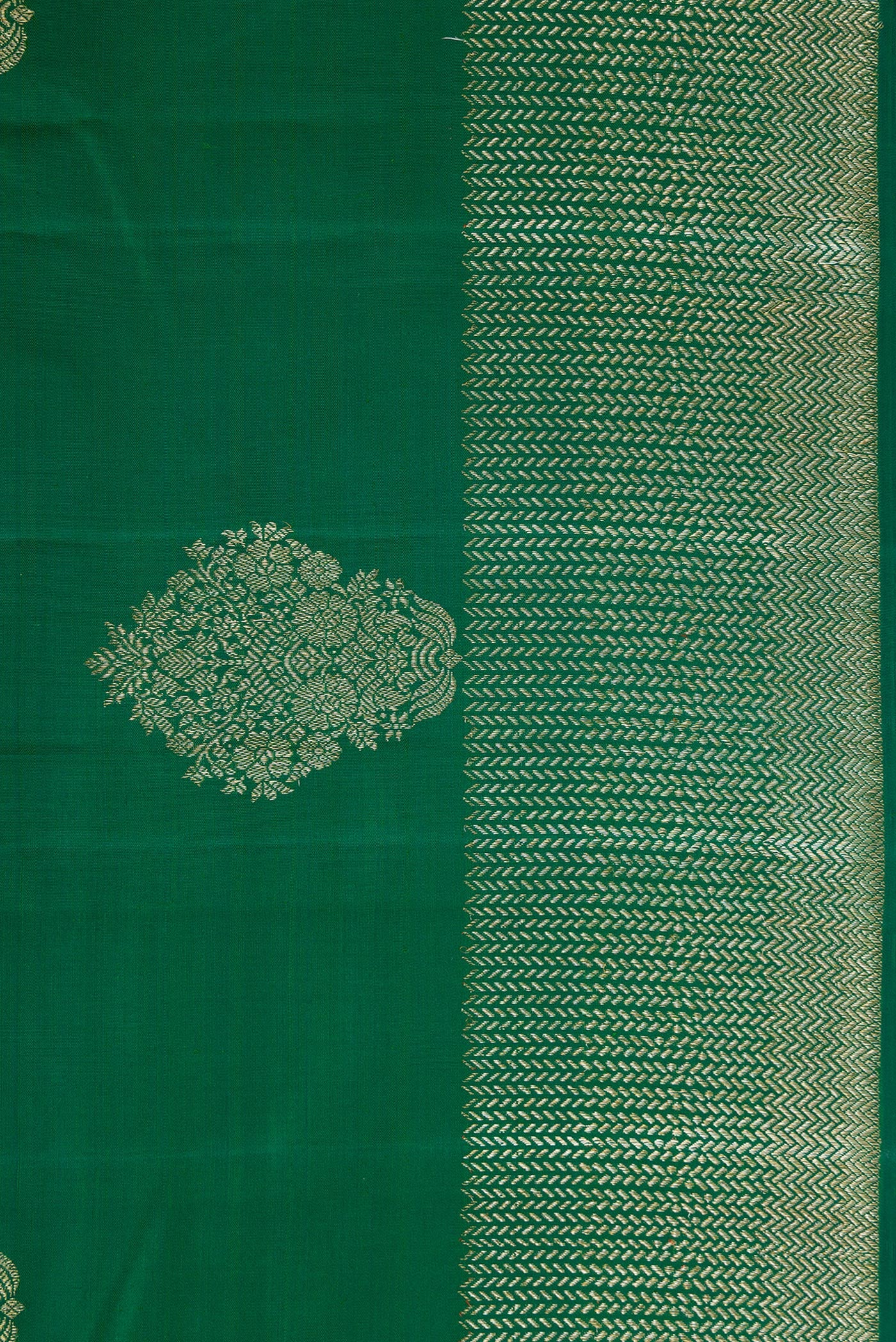 Border image of Bottle Green Dual Tone Kanjivaram Silk Saree with Zari Butta on the body and Zari Border. 