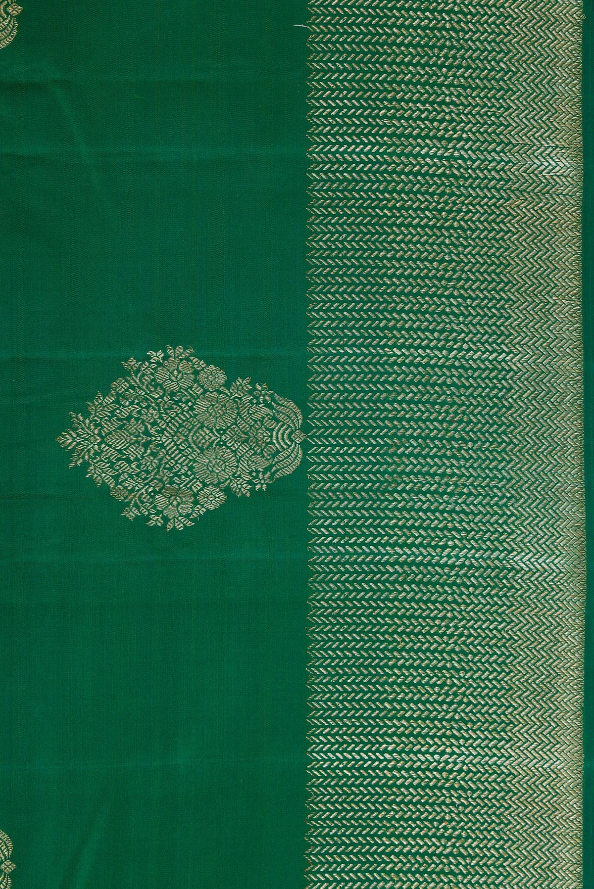 Border image of Bottle Green Dual Tone Kanjivaram Silk Saree with Zari Butta on the body and Zari Border. 