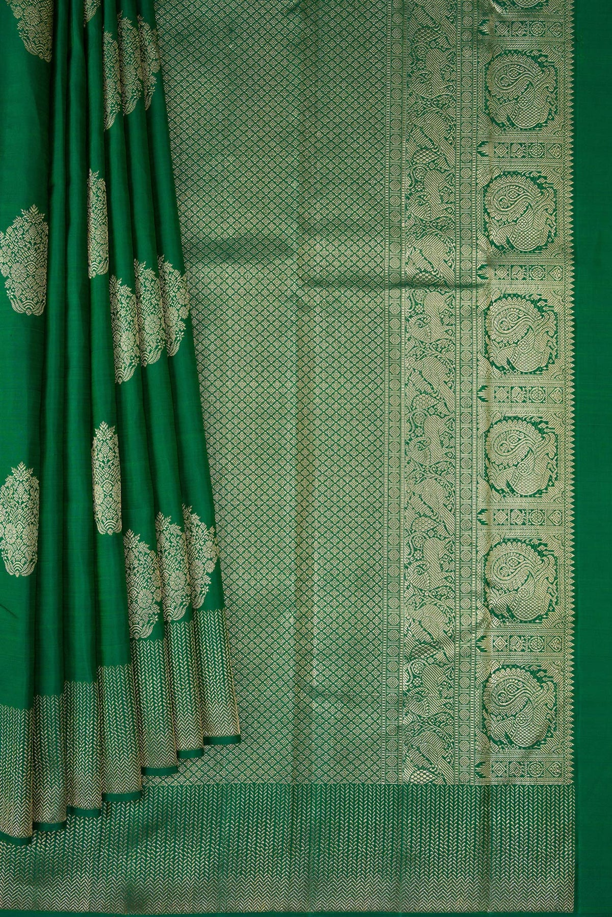 Pleats and pallu of Bottle Green Dual Tone Kanjivaram Silk Saree with Zari Butta on the body and Zari Border. 