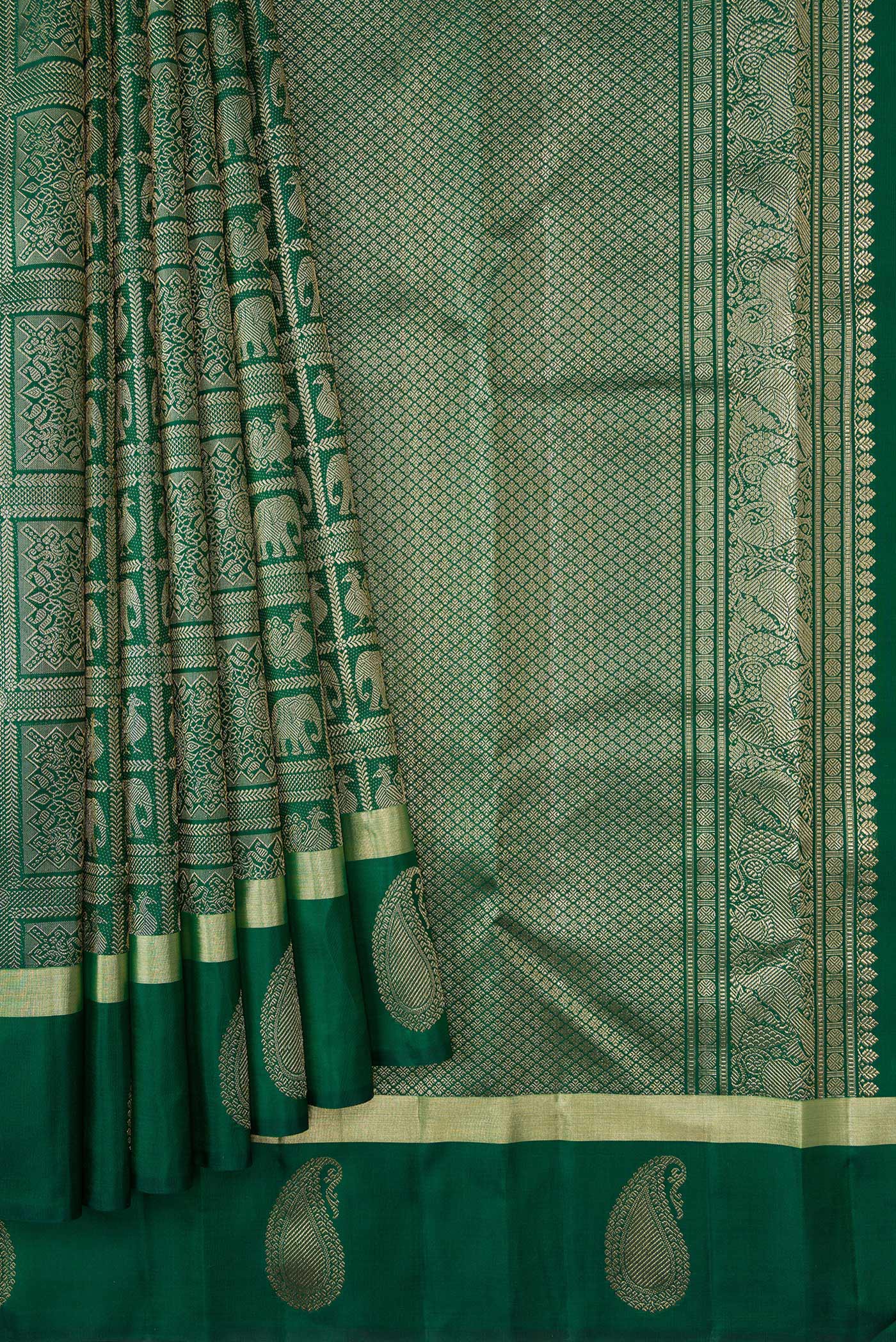 Pleats and pallu of Green Dual Tone Kanchipuram Silk Saree with Zari Brocade on the body and Fancy Border. 
