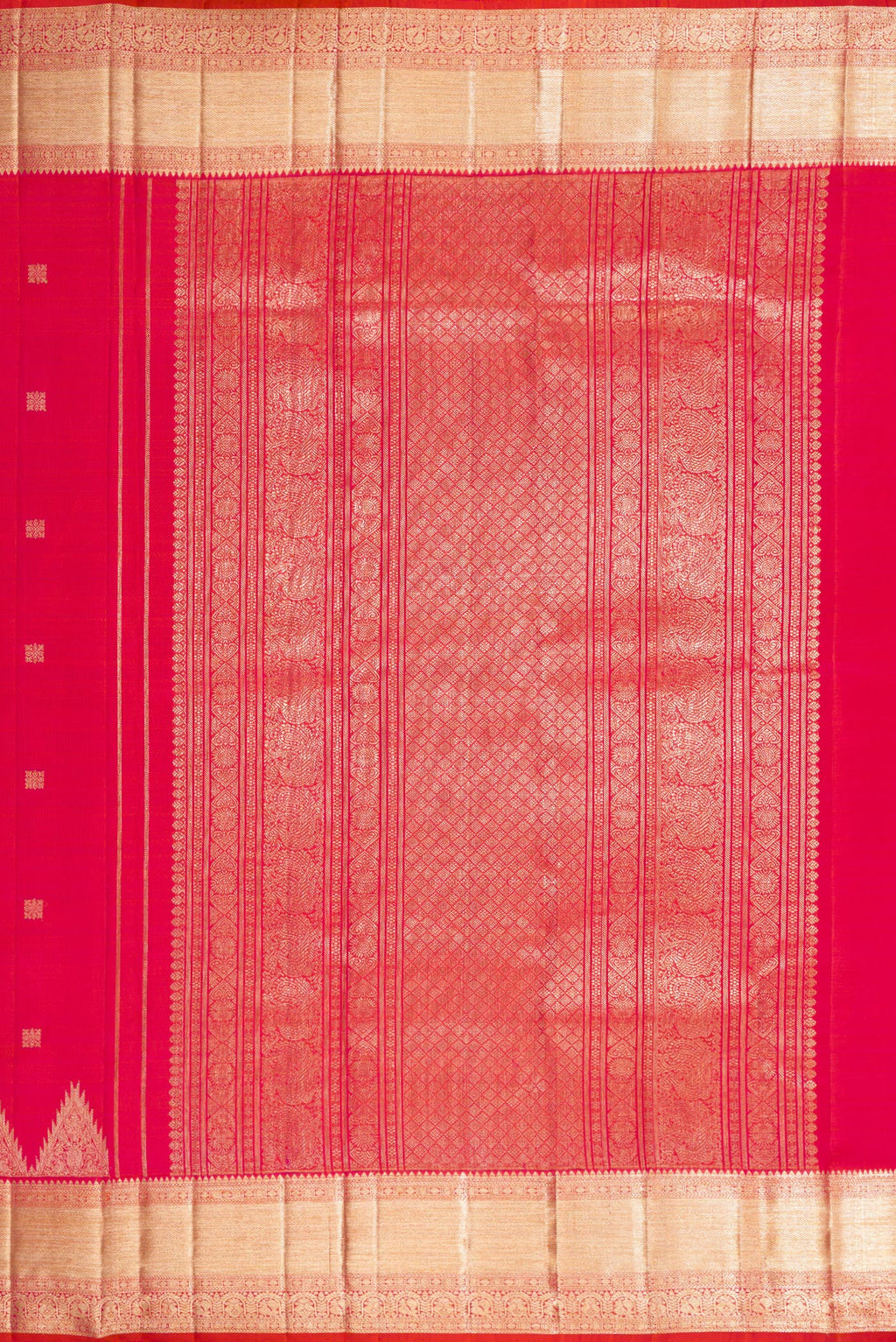 Close up image of the pallu of Coral Dual Tone Kanjivaram Silk Saree with Zari Butta on the body and Fancy Border. 