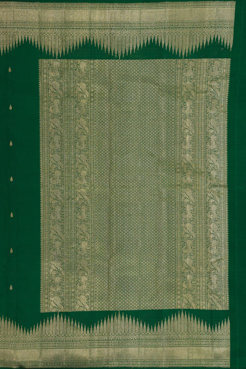 Close up image of the pallu of Bottle Green Dual Tone Kanjivaram Silk Saree with Zari Butta on the body and Fancy Border. 