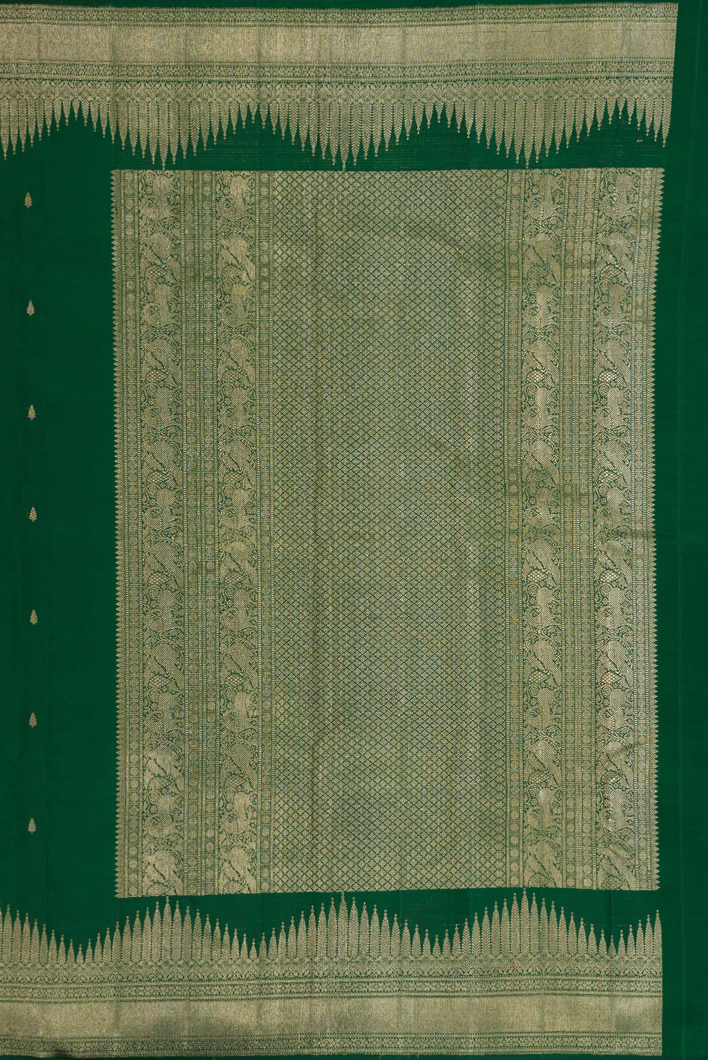 Close up image of the pallu of Bottle Green Dual Tone Kanjivaram Silk Saree with Zari Butta on the body and Fancy Border. 