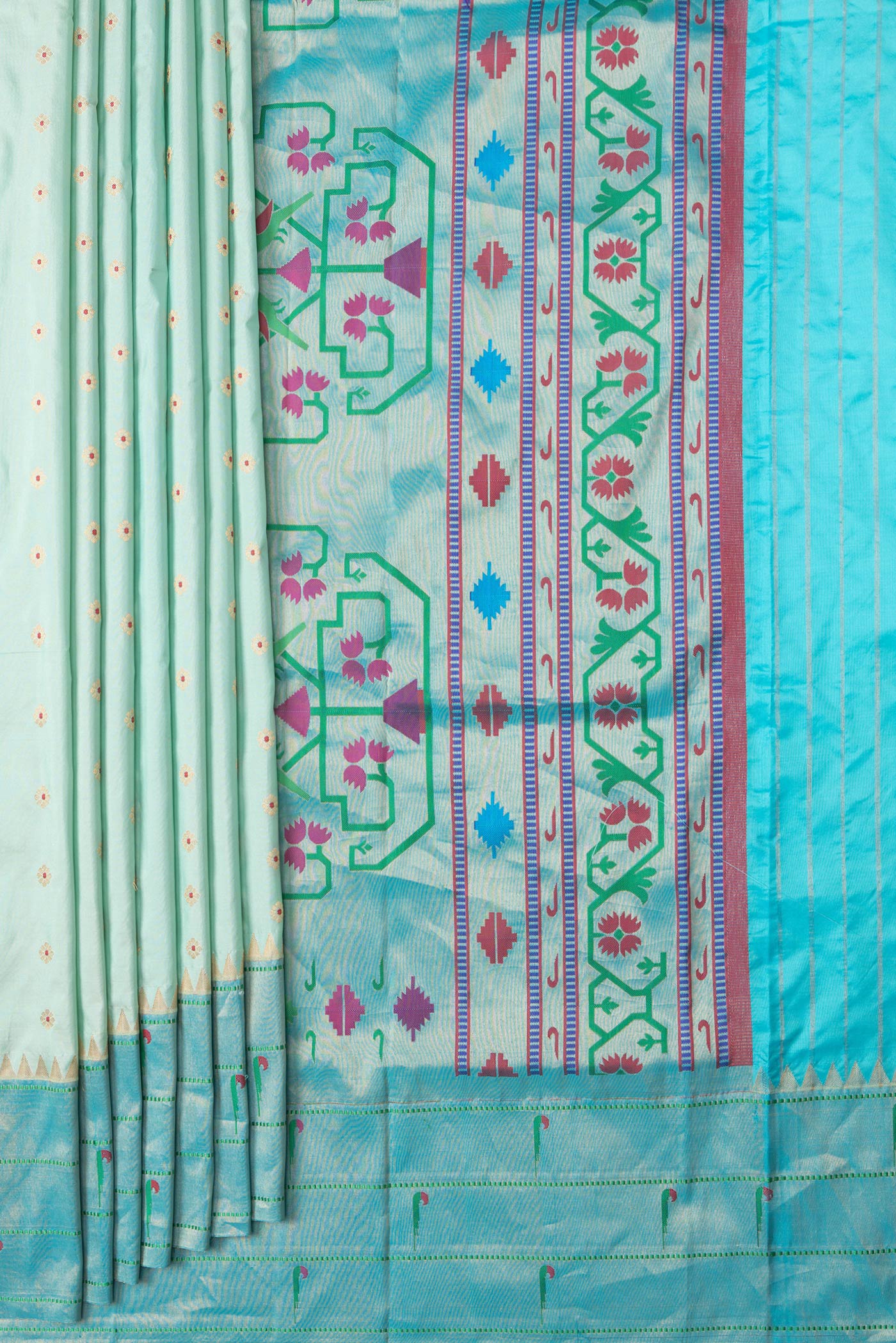 Pleats and pallu of Sea Green Dual Tone Paithani Silk Saree with Zari And Thread Butta on the body and Paithani Border. 