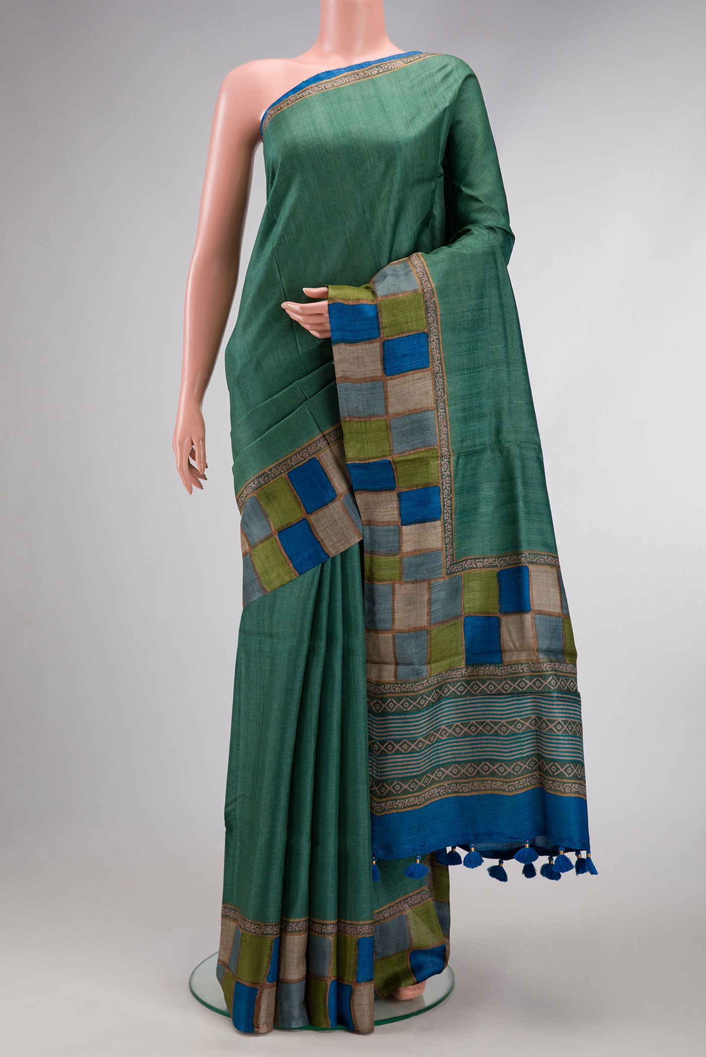 Green Dual Tone Tussar Silk Saree with Plain Body and Fancy Border.  displayed on a mannequin