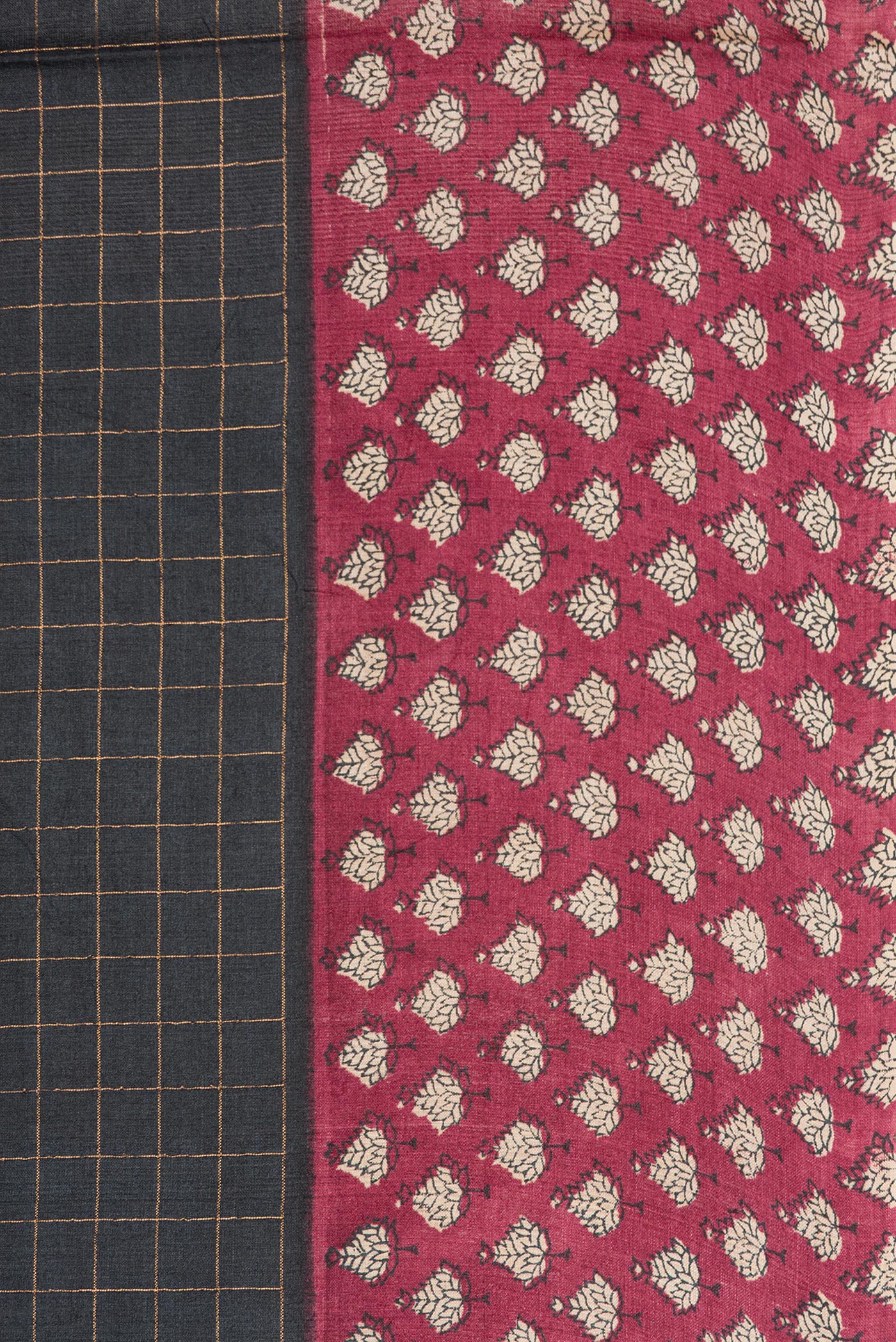 Border image of Black Dual Tone Tussar Silk Saree with Checked design on the body and Printed Border. 