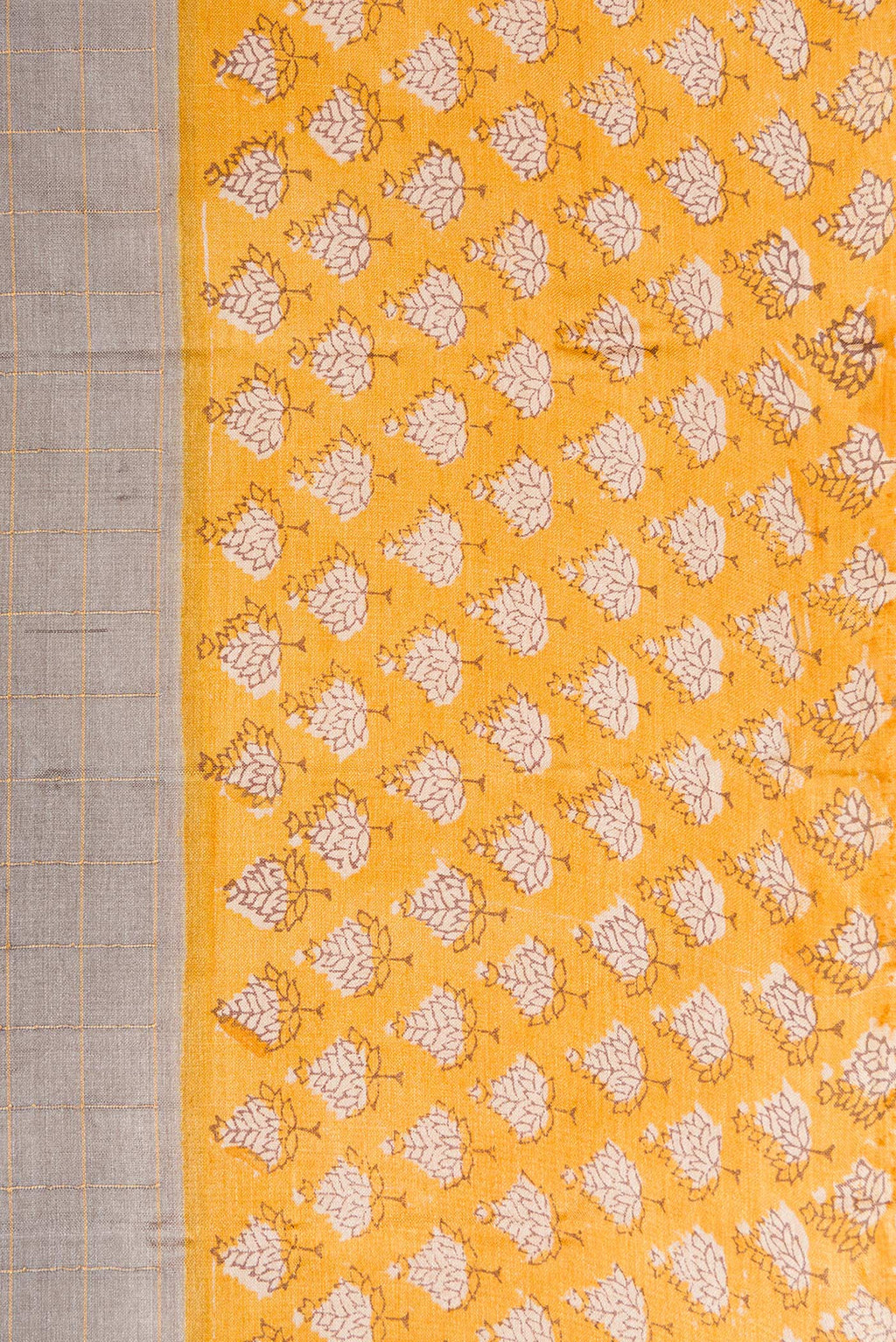Border image of Grey Dual Tone Tussar Silk Saree with Checked design on the body and Printed Border. 