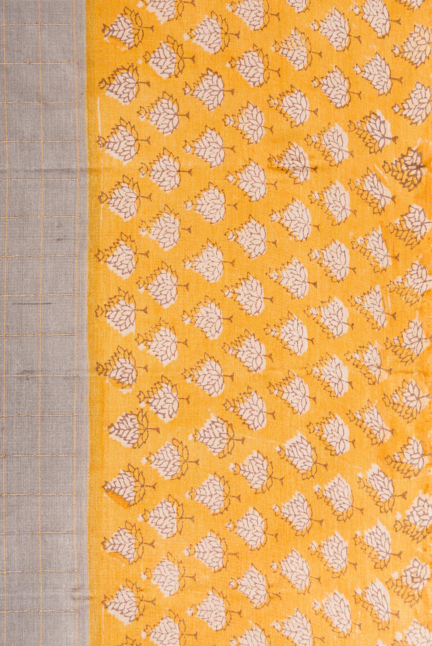 Border image of Grey Dual Tone Tussar Silk Saree with Checked design on the body and Printed Border. 