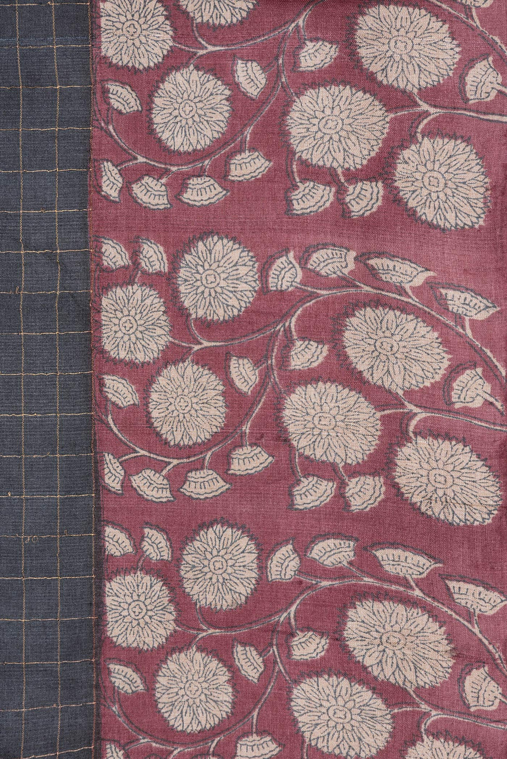 Border image of Grey Dual Tone Tussar Silk Saree with Checked design on the body and Printed Border. 