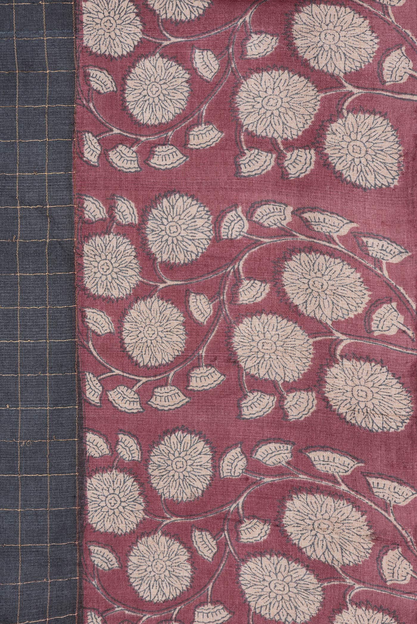 Border image of Grey Dual Tone Tussar Silk Saree with Checked design on the body and Printed Border. 