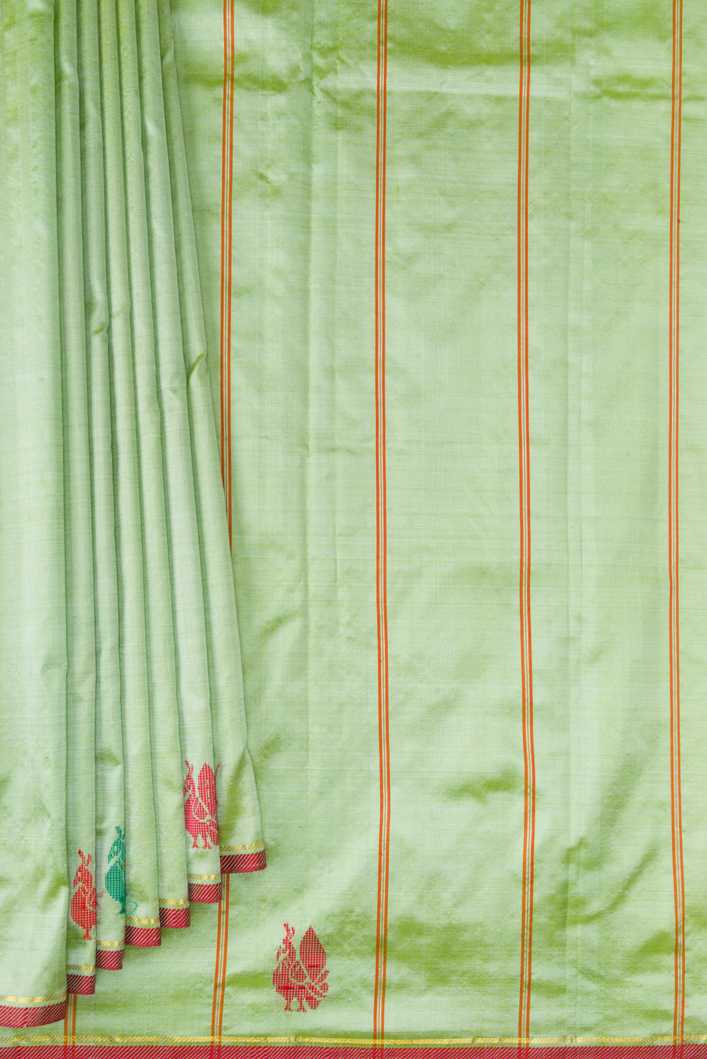 Pleats and pallu of Light Green Kanchipuram Silk Saree with Plain Body and Thread Border. 