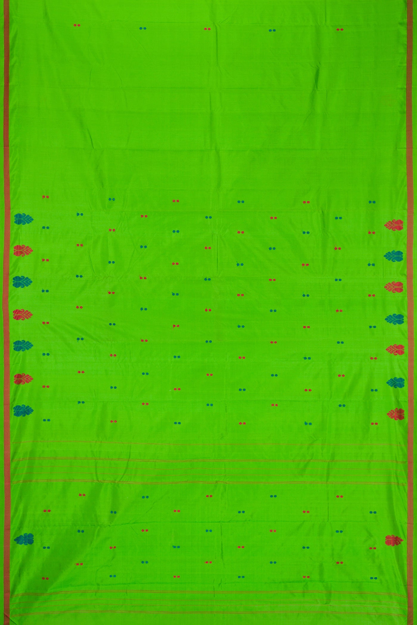 Green Dual Tone Kanchipuram Silk Nine Yards Saree with Thread Butta on the body and Thread Border.  displayed on a mannequin