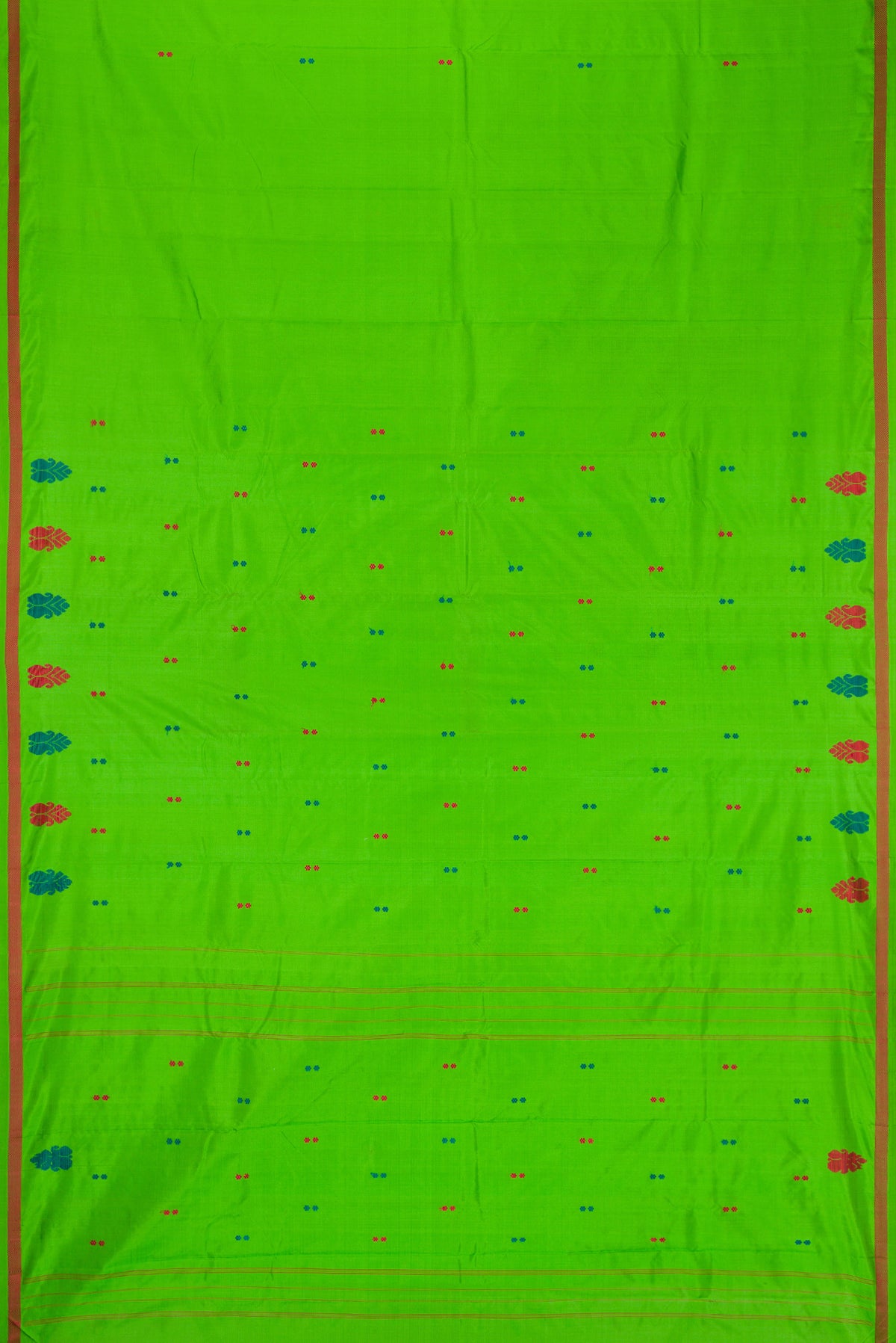 Flat view of Green Dual Tone Kanchipuram Silk Nine Yards Saree with Thread Butta on the body and Thread Border. 