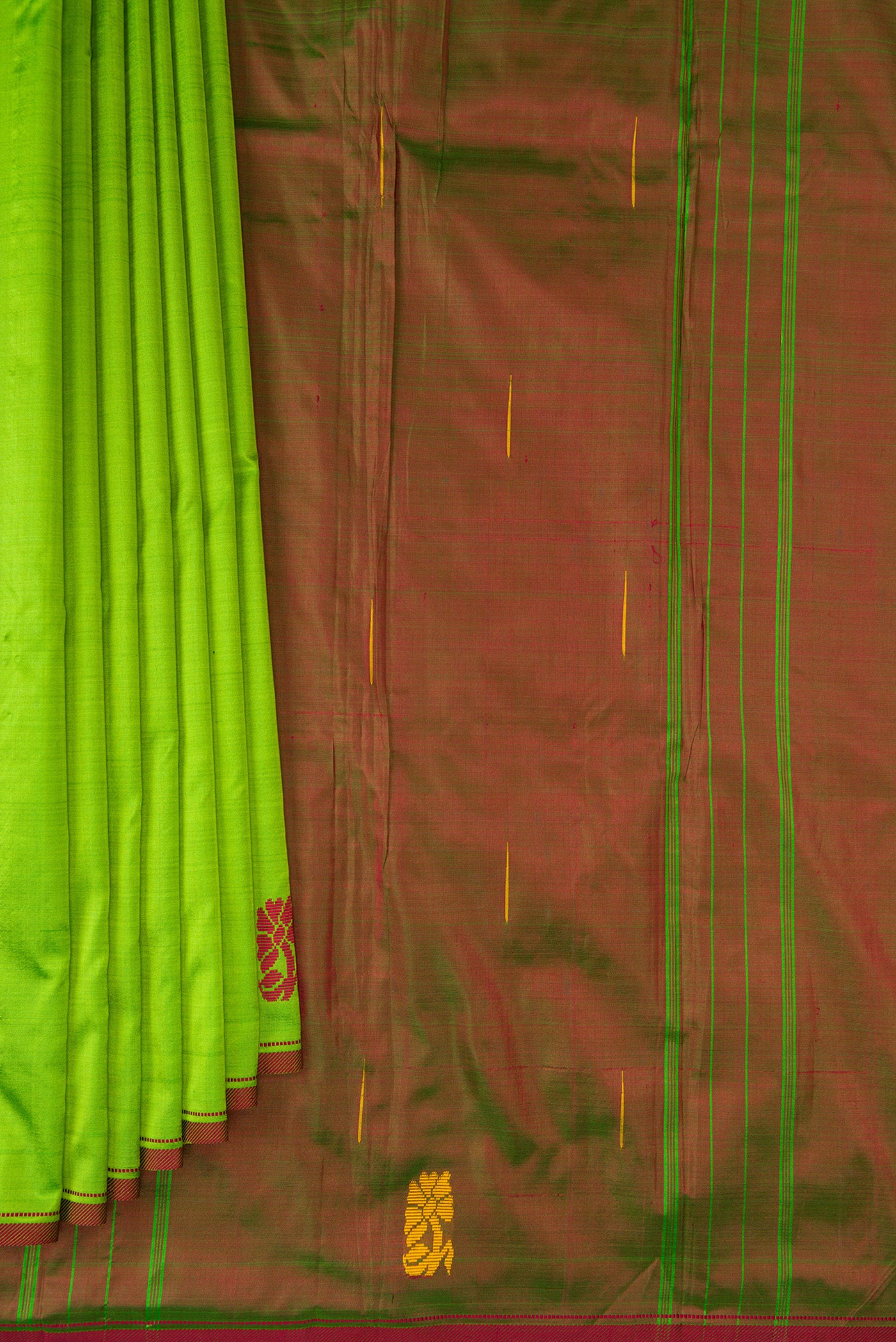 Pleats and pallu of Parrot Green Kanchipuram Silk Saree with Plain Body and Thread Border. 