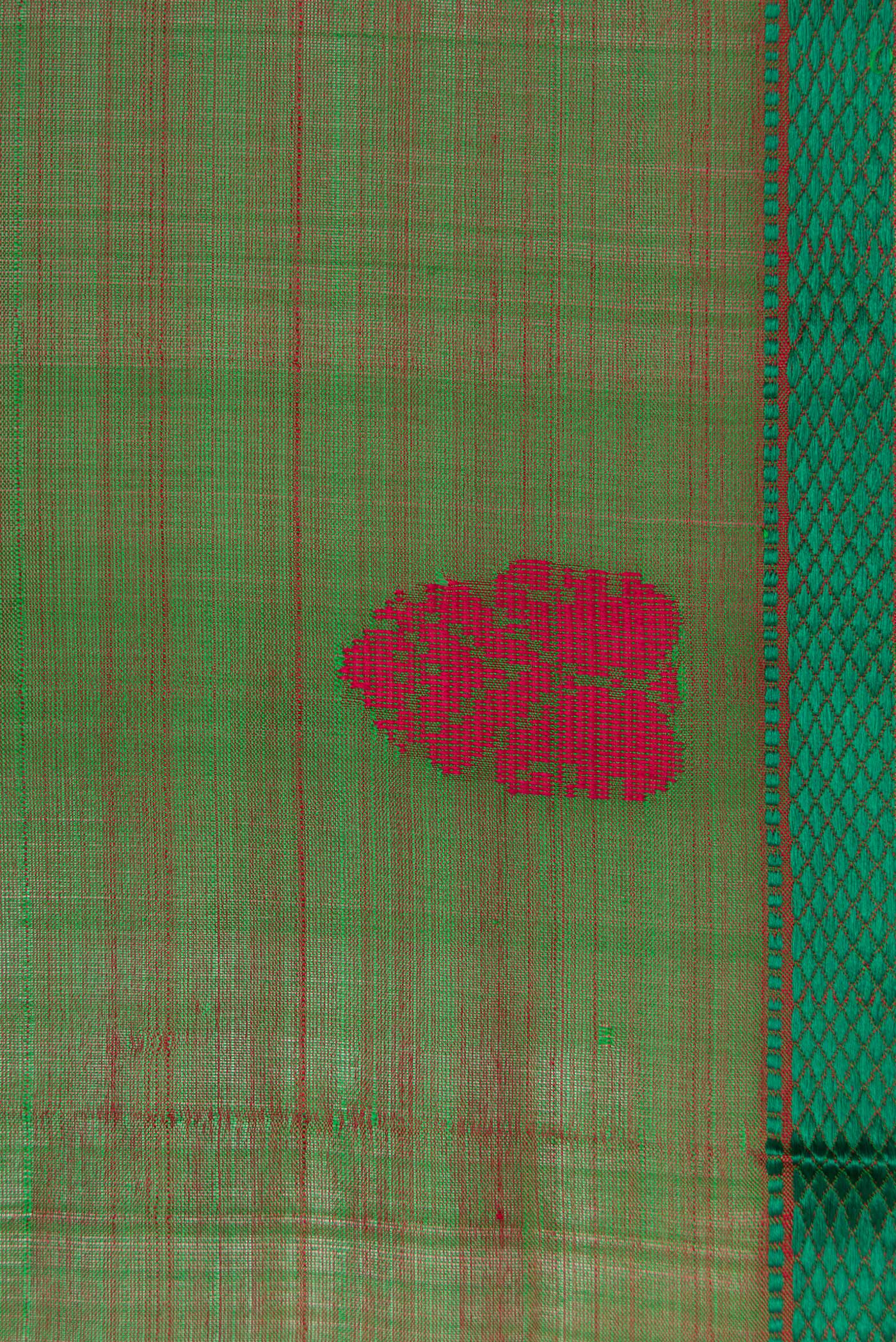Border image of Bottle Green Dual Tone Kanchipuram Silk Nine Yards Saree with Thread Butta on the body and Thread Border. 