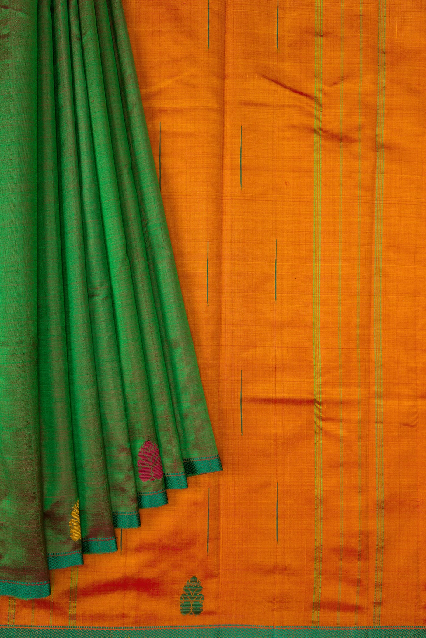 Pleats and pallu of Bottle Green Dual Tone Kanchipuram Silk Nine Yards Saree with Thread Butta on the body and Thread Border. 