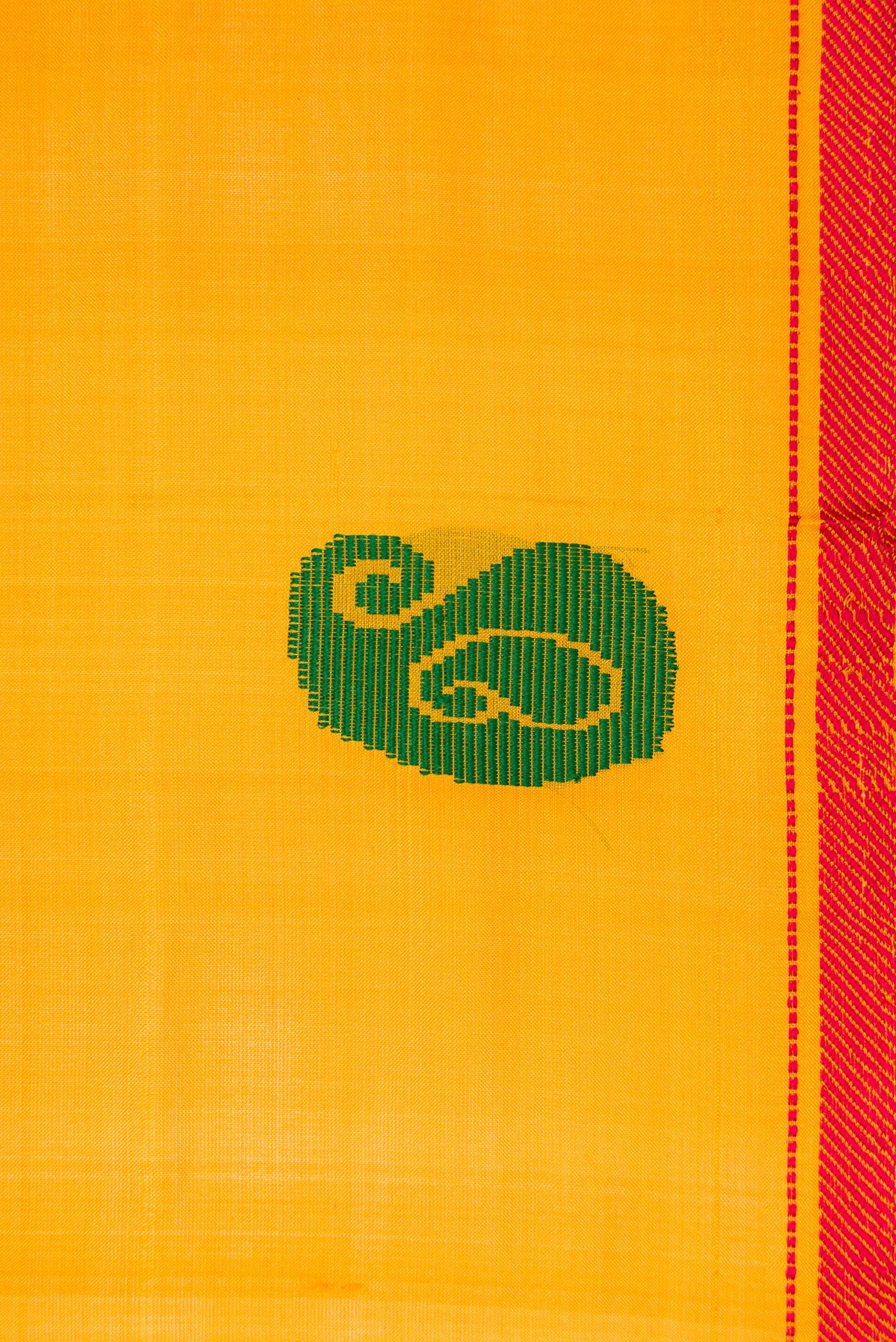 Border image of Yellow Dual Tone Kanchipuram Silk Nine Yards Saree with Thread Butta on the body and Thread Border. 