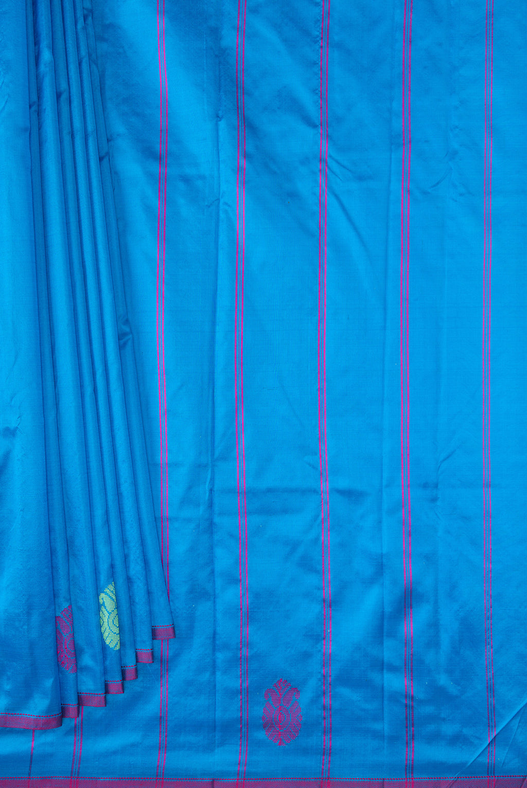 Pleats and pallu of Sky Blue Dual Tone Kanchipuram Silk Nine Yards Saree with Thread Butta on the body and Thread Border. 
