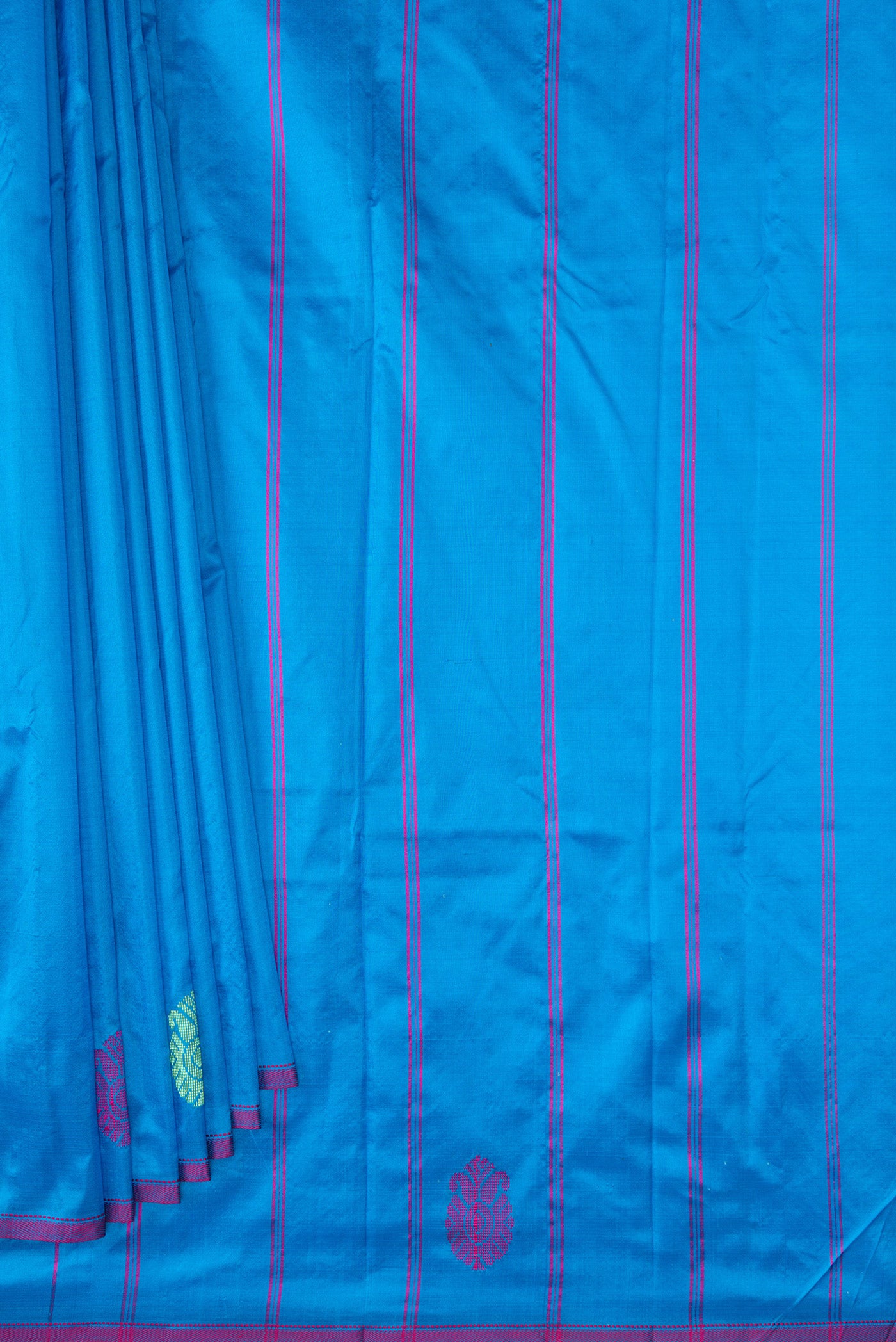 Pleats and pallu of Sky Blue Dual Tone Kanchipuram Silk Nine Yards Saree with Thread Butta on the body and Thread Border. 