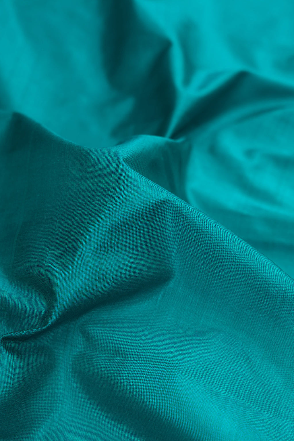Close up of Green Dual Tone Kanchipuram Silk Nine Yards Saree with Thread Butta on the body and Zari Border.  displaying folds