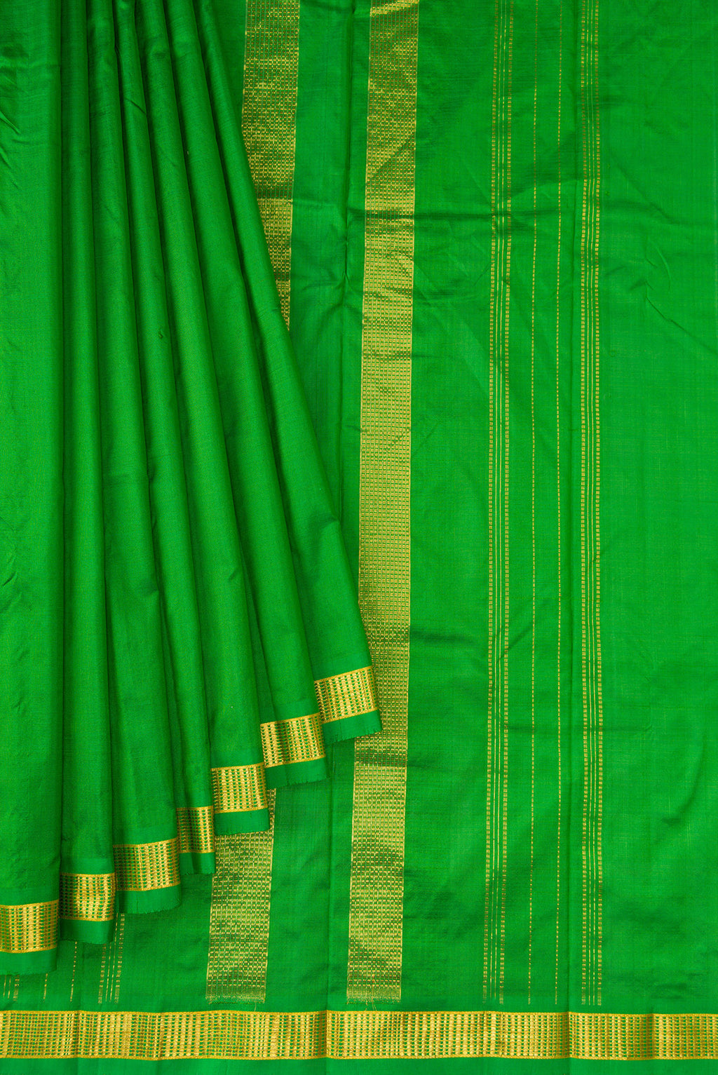Pleats and pallu of Green Dual Tone Kanjivaram Silk Saree with Plain Body and Zari Border. 