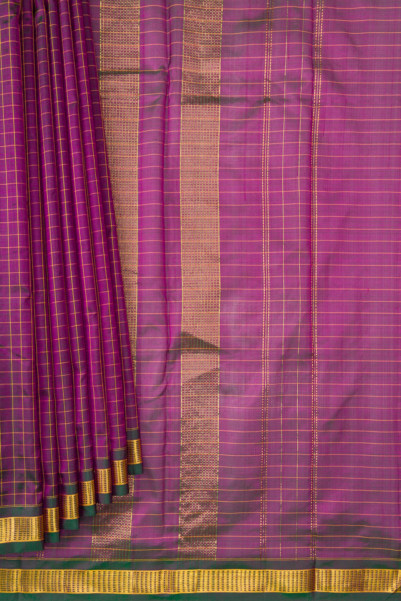 Pleats and pallu of Purple Dual Tone Kanjivaram Silk Nine Yards Saree with Checked design on the body and Zari Border. 