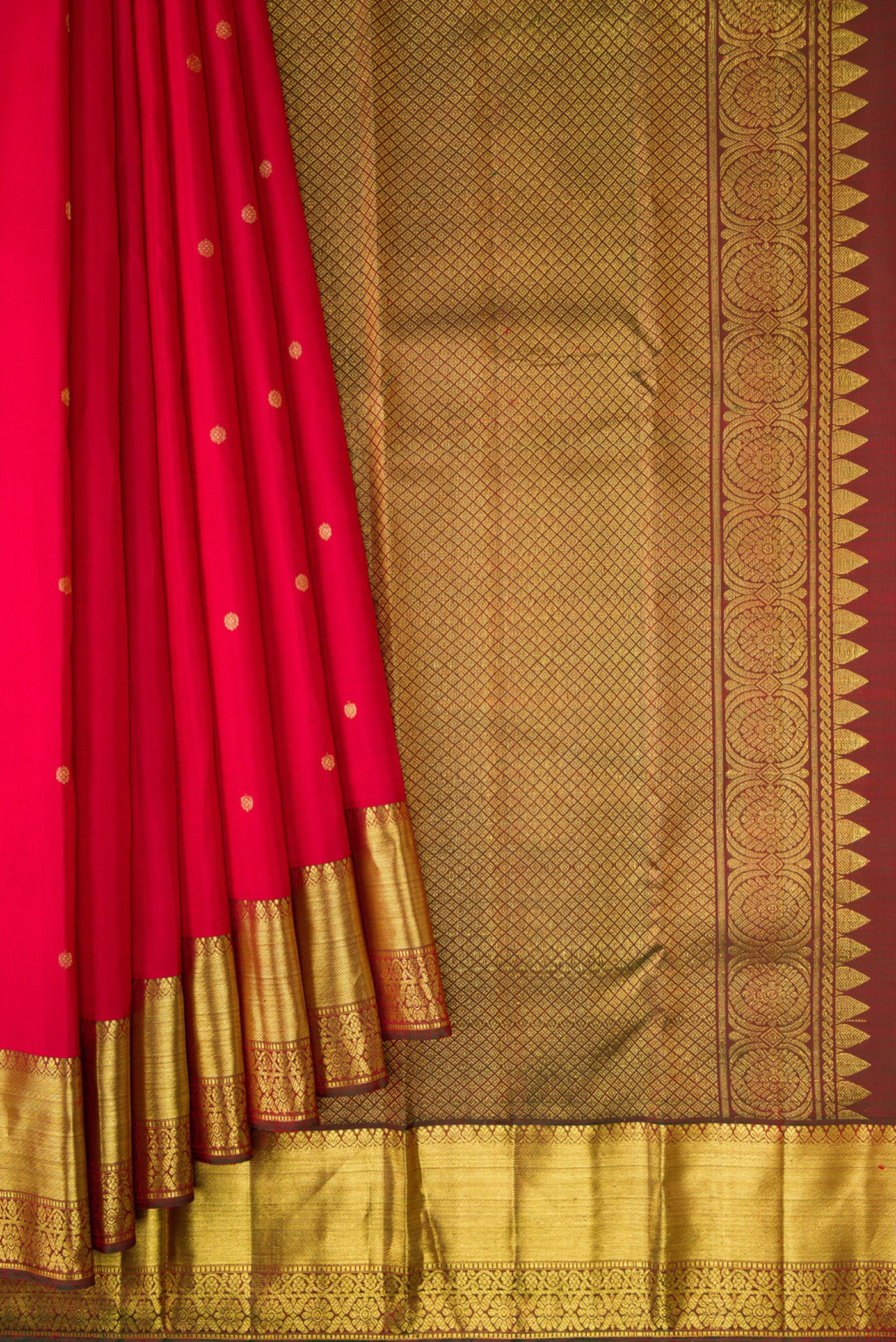 Pleats and pallu of Red Dual Tone Kanjivaram Silk Saree with Zari Butta on the body and Zari Border. 
