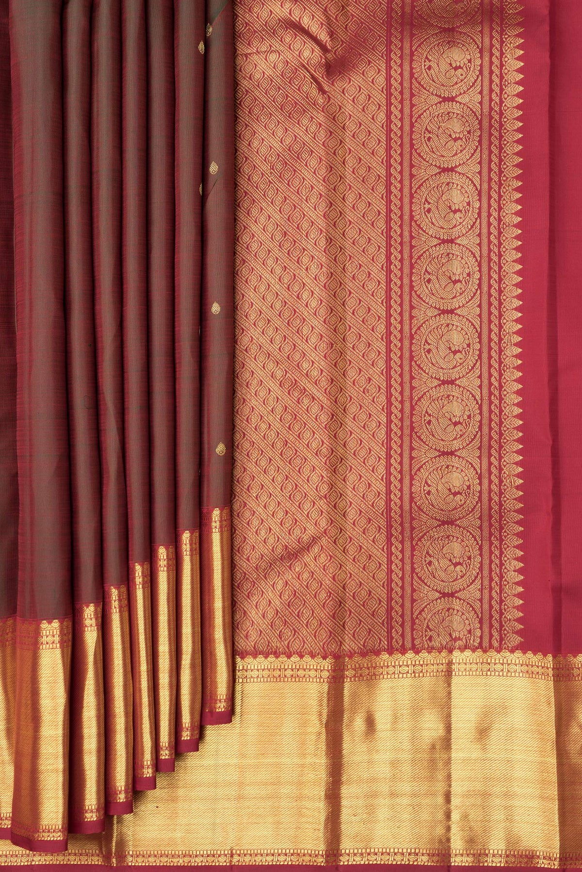 Pleats and pallu of Mehandi Green Dual Tone Kanjivaram Silk Saree with Zari Butta on the body and Zari Border. 