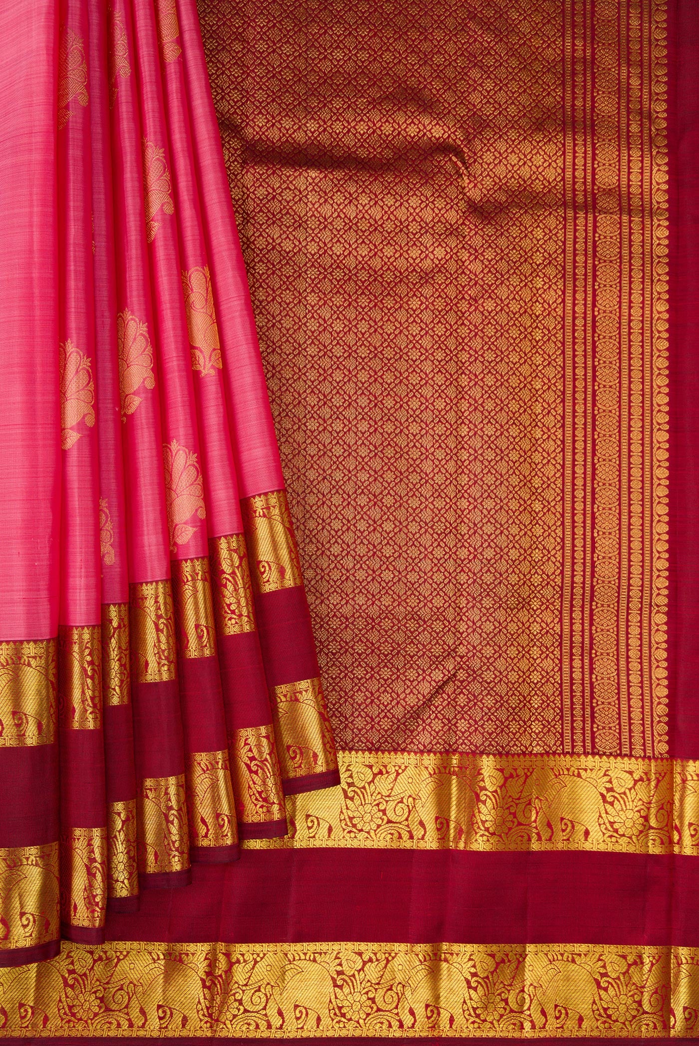 Pleats and pallu of Pink Dual Tone Kanchipuram Silk Saree with Zari Butta on the body and Zari Border. 