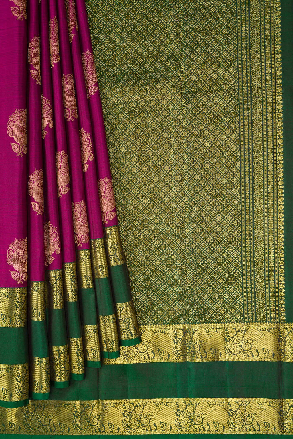 Pleats and pallu of Magenta Dual Tone Kanchipuram Silk Saree with Zari Butta on the body and Zari Border. 