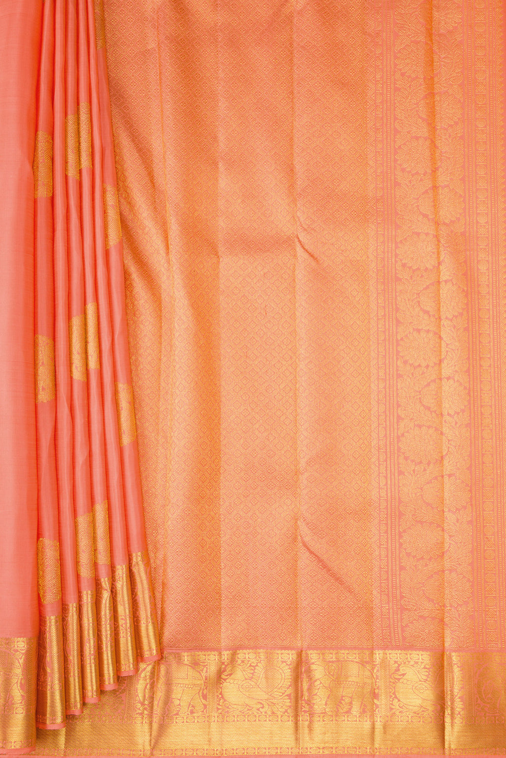 Pleats and pallu of Peach Dual Tone Kanjivaram Silk Saree with Zari Butta on the body and Zari Border. 