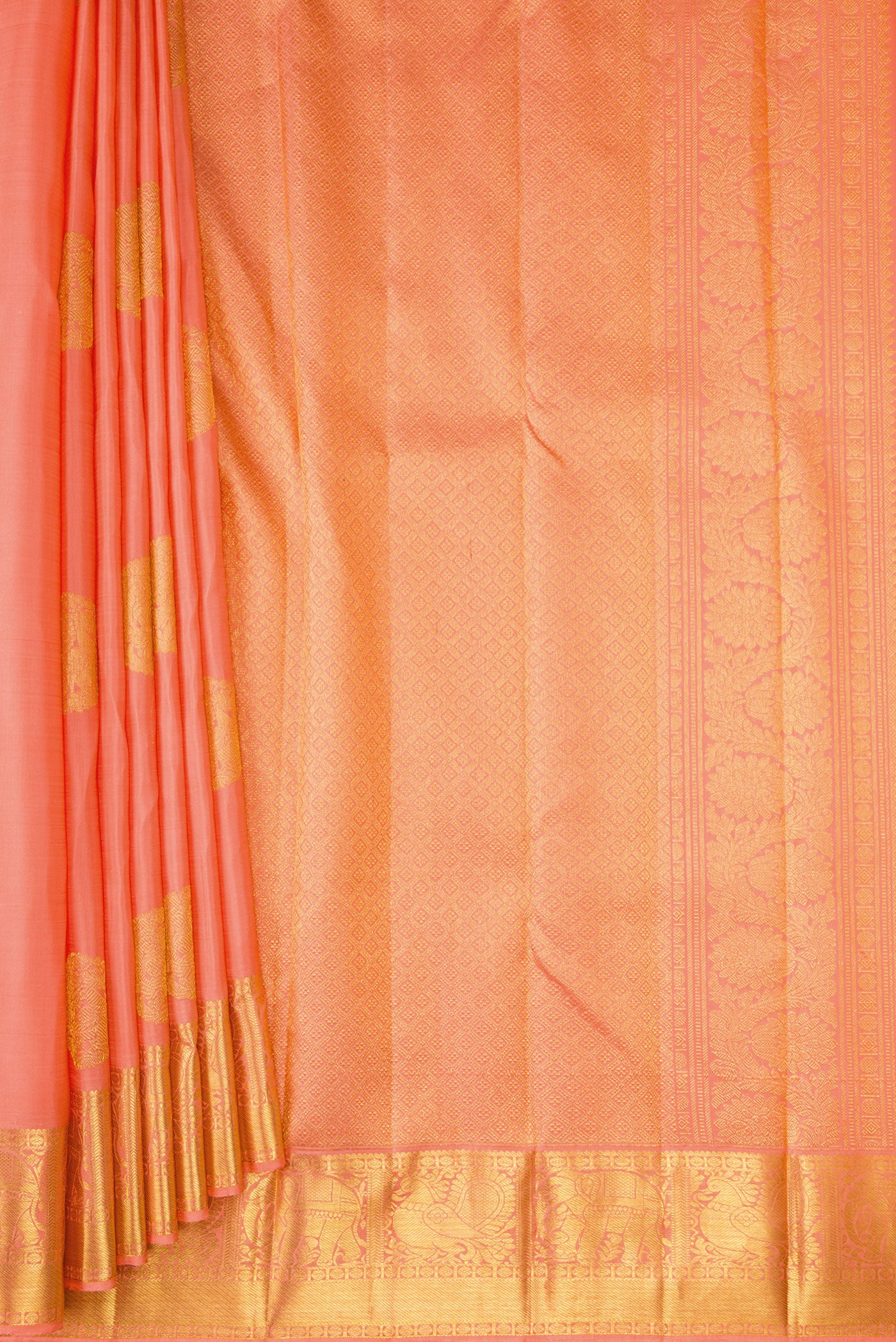 Pleats and pallu of Peach Dual Tone Kanjivaram Silk Saree with Zari Butta on the body and Zari Border. 