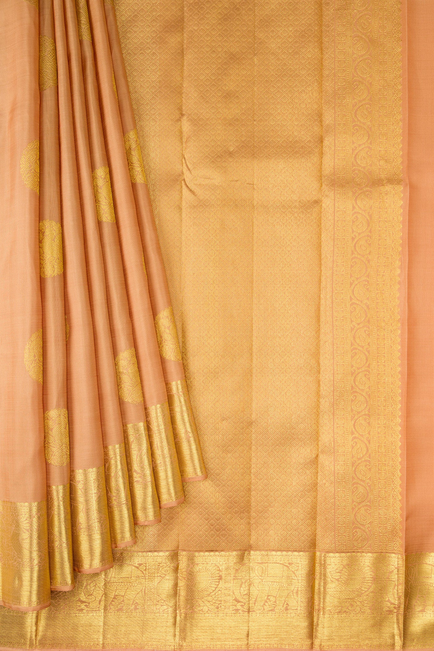 Pleats and pallu of Peach Dual Tone Kanjivaram Silk Saree with Zari Butta on the body and Zari Border. 