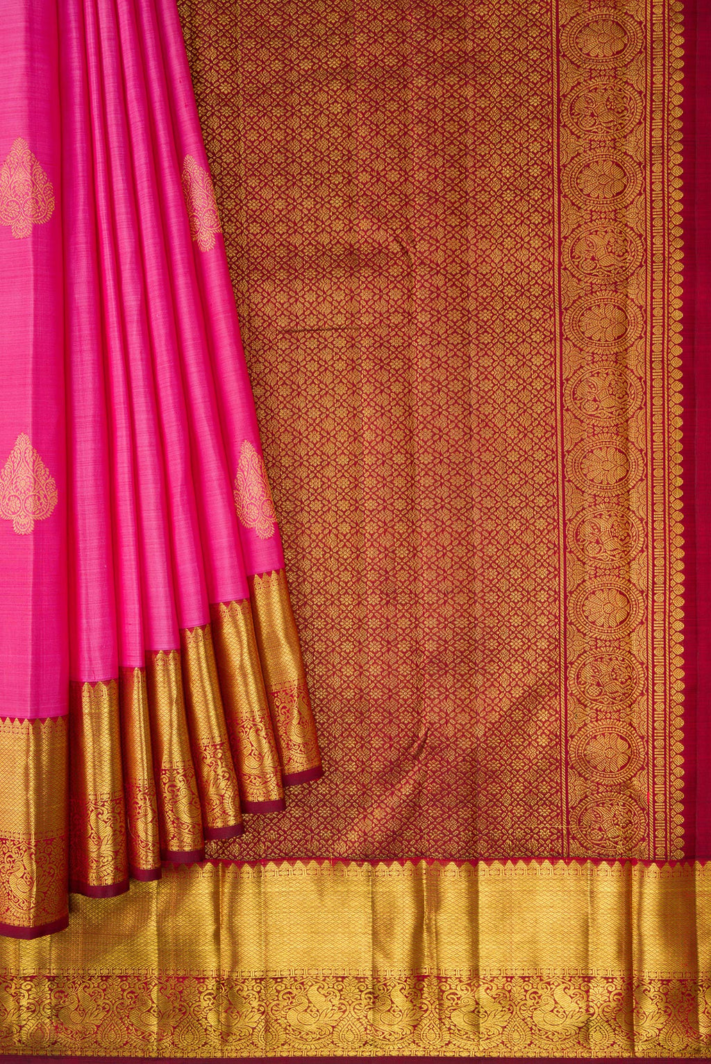 Pleats and pallu of Pink Dual Tone Kanjivaram Silk Saree with Zari Butta on the body and Zari Border. 