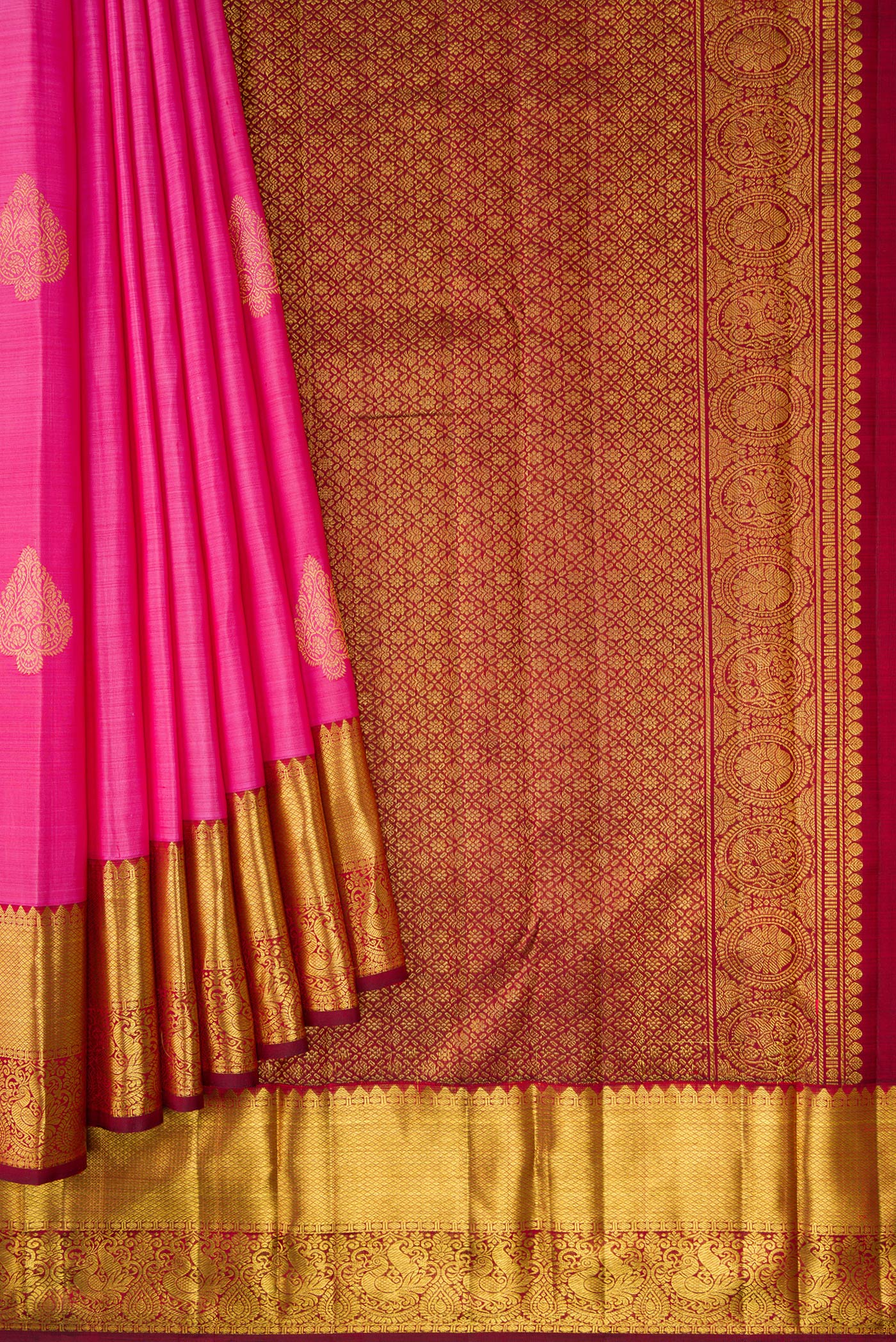 Pleats and pallu of Pink Dual Tone Kanjivaram Silk Saree with Zari Butta on the body and Zari Border. 