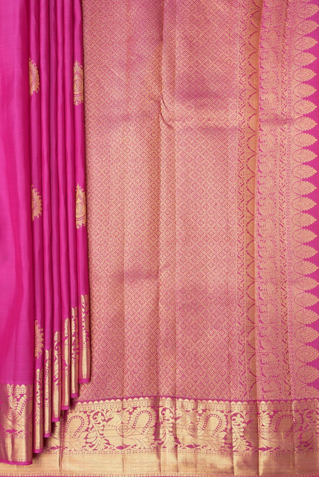 Pleats and pallu of Pink Dual Tone Kanjivaram Silk Saree with Zari Butta on the body and Zari Border. 