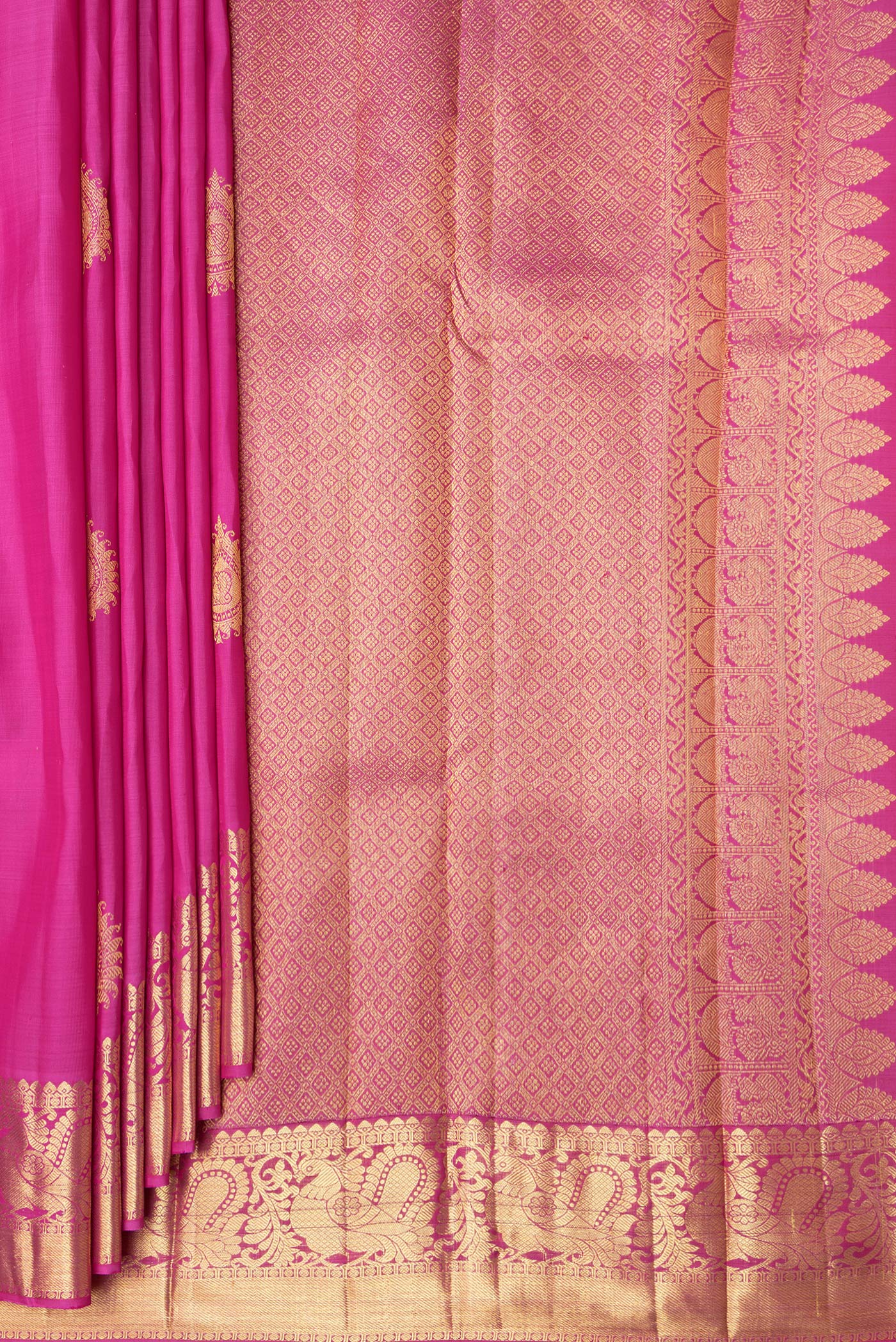 Pleats and pallu of Pink Dual Tone Kanjivaram Silk Saree with Zari Butta on the body and Zari Border. 