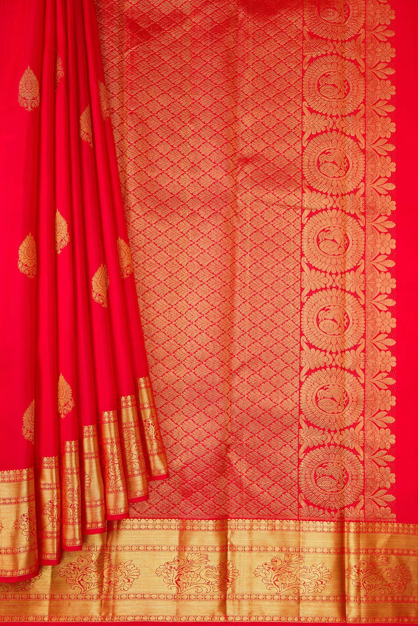 Pleats and pallu of Red Dual Tone Kanjivaram Silk Saree with Zari Butta on the body and Zari Border. 