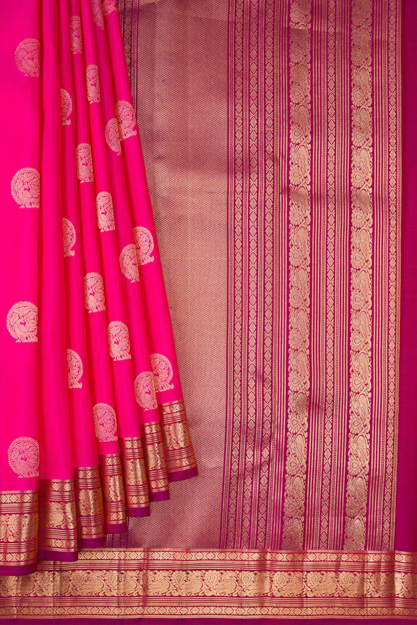 Pleats and pallu of Pink Dual Tone Kanjivaram Silk Saree with Zari Butta on the body and Zari Border. 