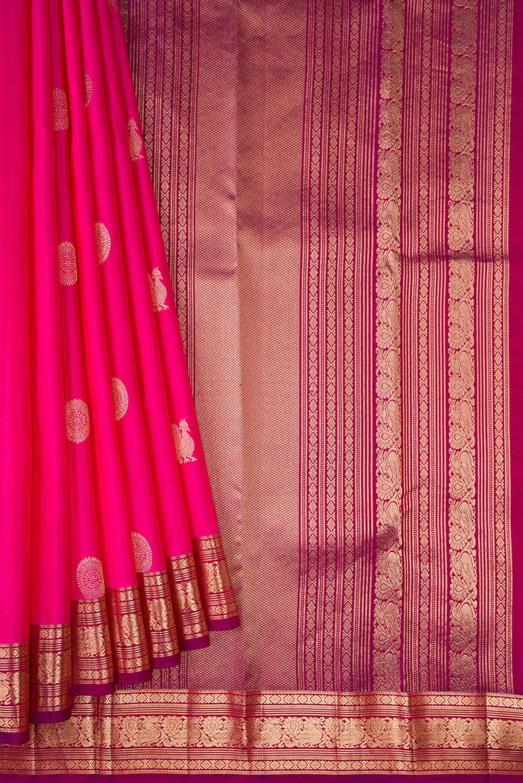 Pleats and pallu of Pink Dual Tone Kanjivaram Silk Saree with Zari Butta on the body and Zari Border. 