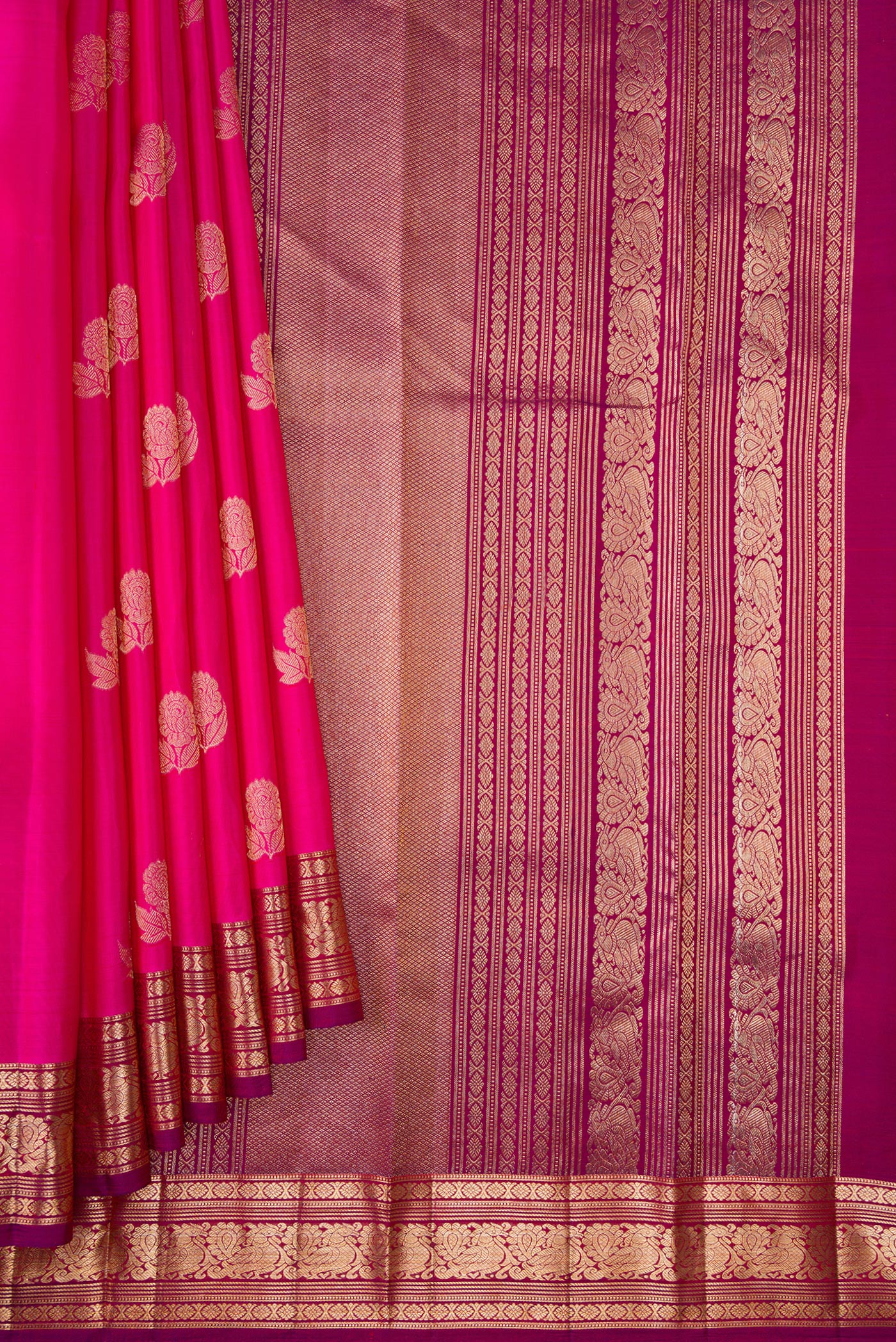 Pleats and pallu of Magenta Dual Tone Kanjivaram Silk Saree with Zari Butta on the body and Zari Border. 