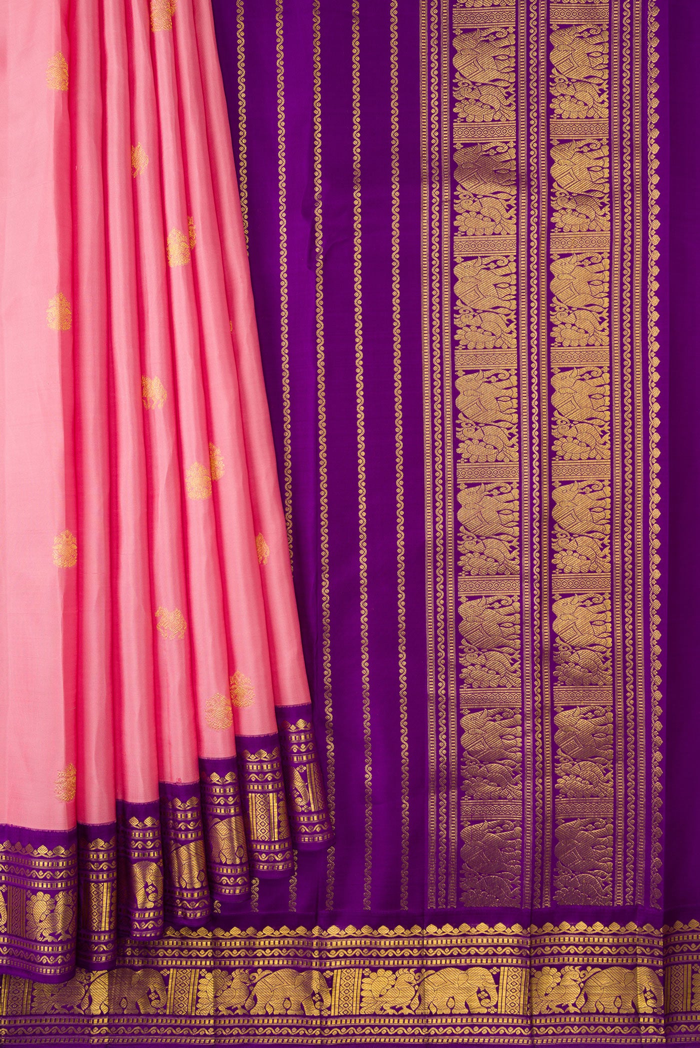 Pleats and pallu of Pink Dual Tone Kanchipuram Silk Saree with Zari Butta on the body and Zari Border. 