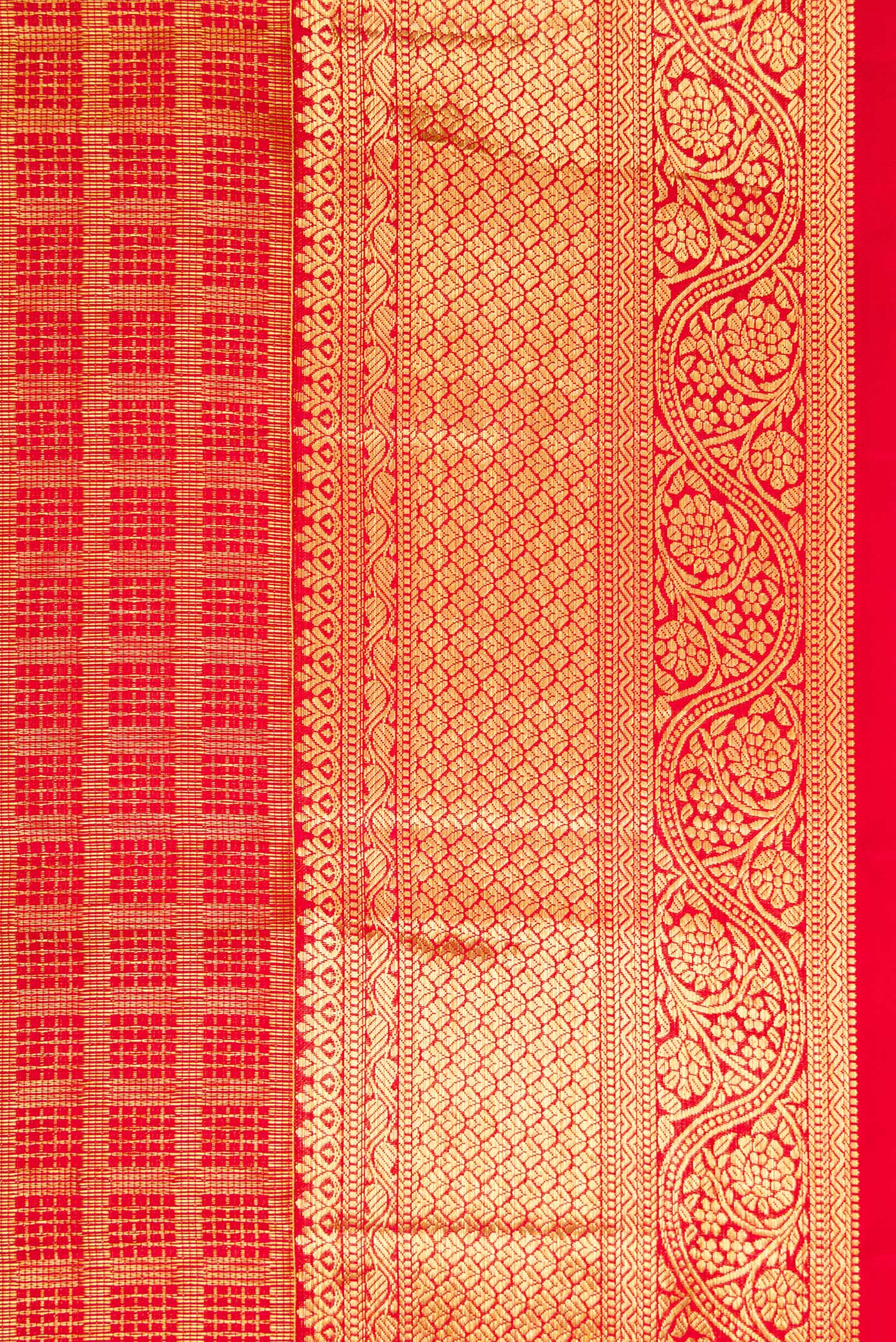 Border image of Red Dual Tone Kanchipuram Silk Saree with Zari Brocade on the body and Zari Border. 