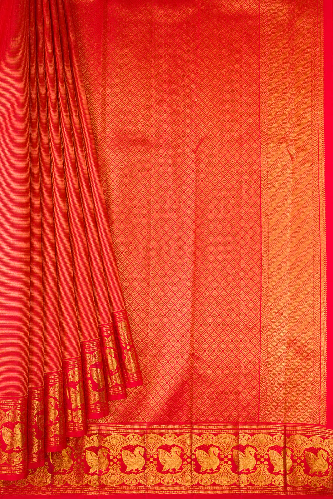 Pleats and pallu of Red Dual Tone Kanchipuram Silk Saree with Zari Brocade on the body and Zari Border. 