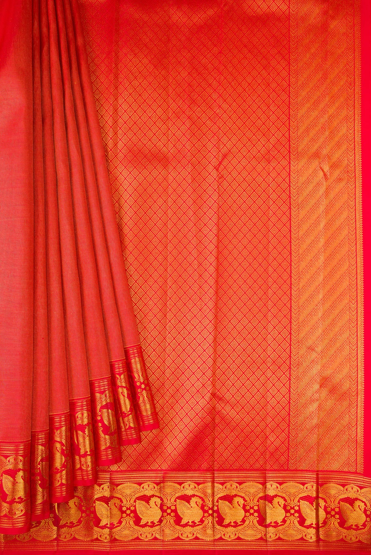 Pleats and pallu of Red Dual Tone Kanchipuram Silk Saree with Zari Brocade on the body and Zari Border. 
