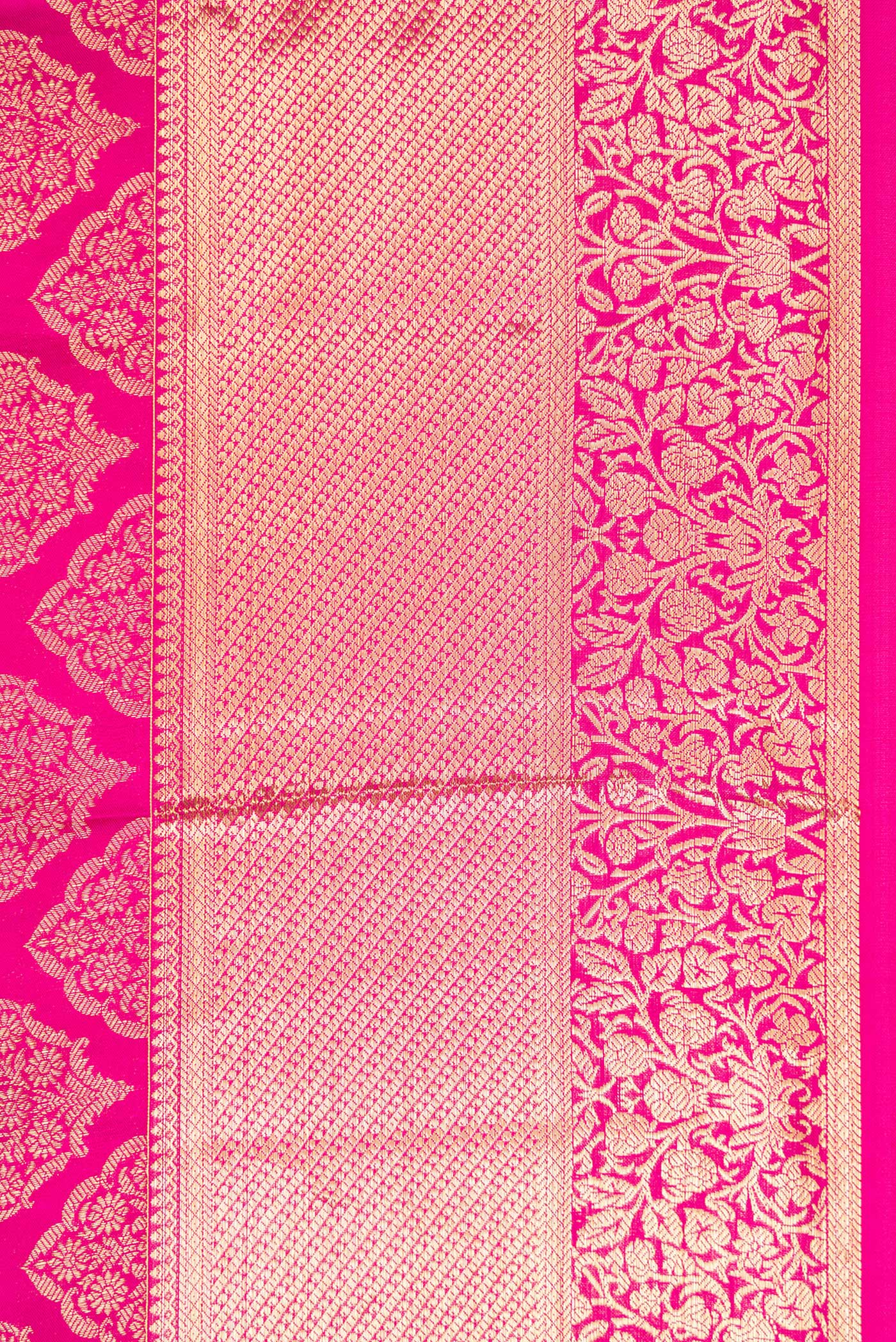 Border image of Pink Dual Tone Kanchipuram Silk Saree with Zari Brocade on the body and Zari Border. 